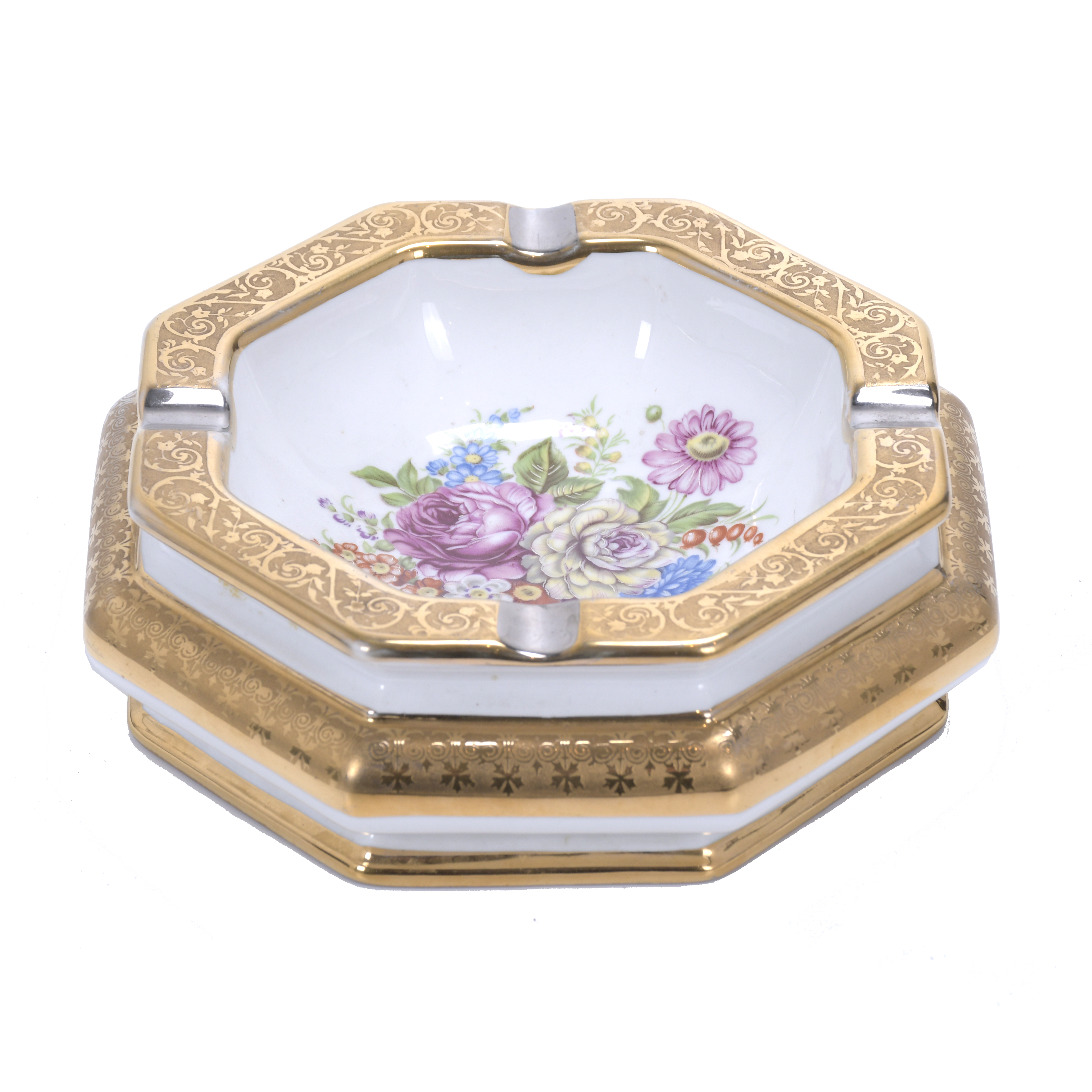 BOHEMIA PORCELAIN ASHTRAY, 20TH CENTURY.