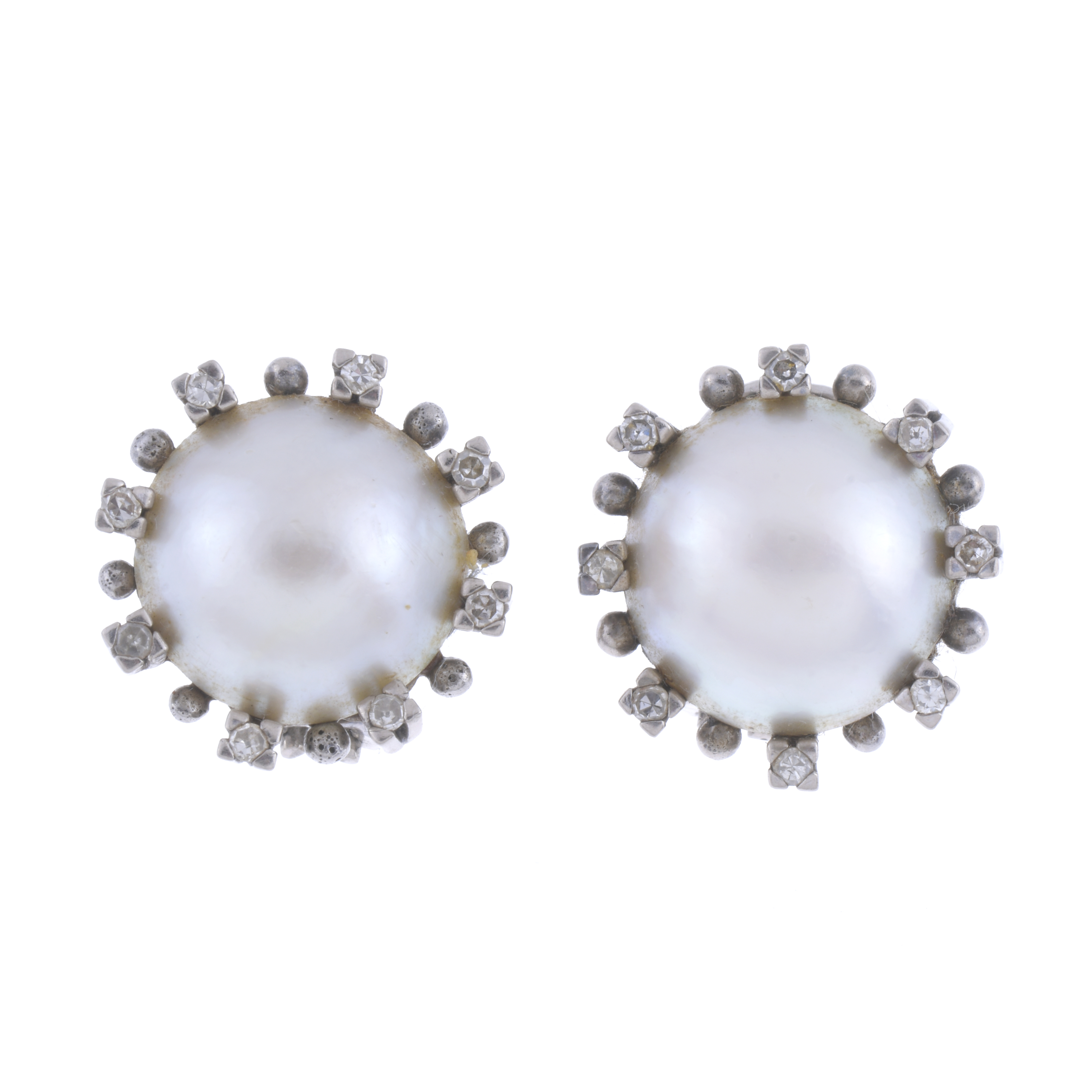 EARRINGS WITH MABÉ PEARL AND DIAMONDS