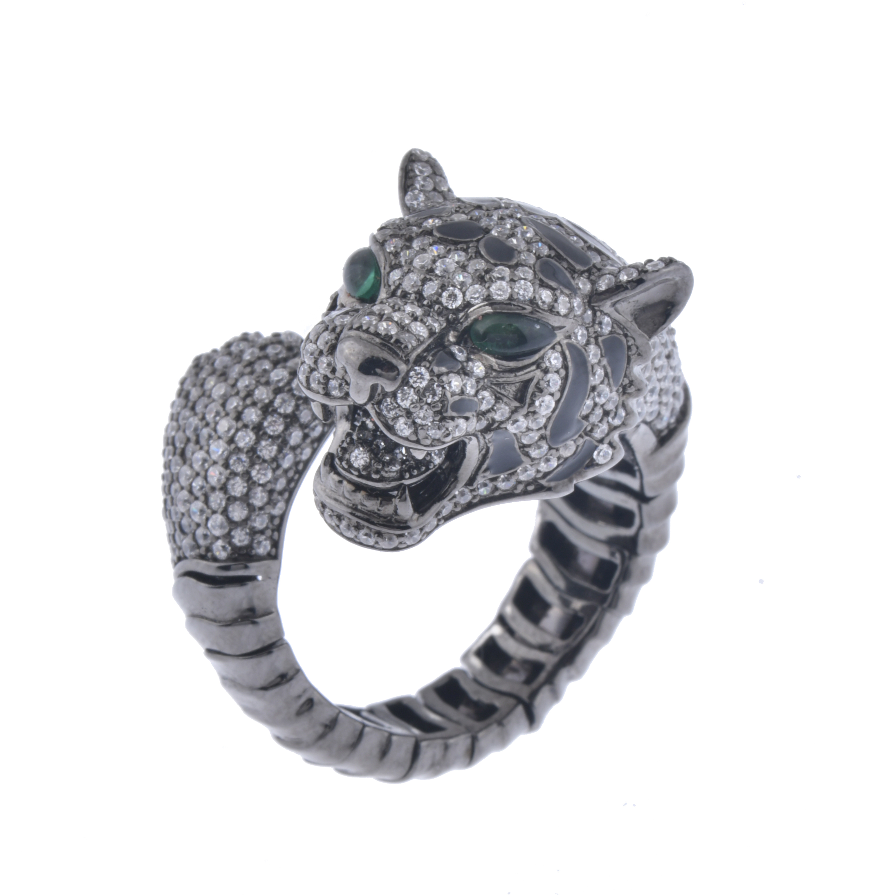Anillo en forma de pantera.