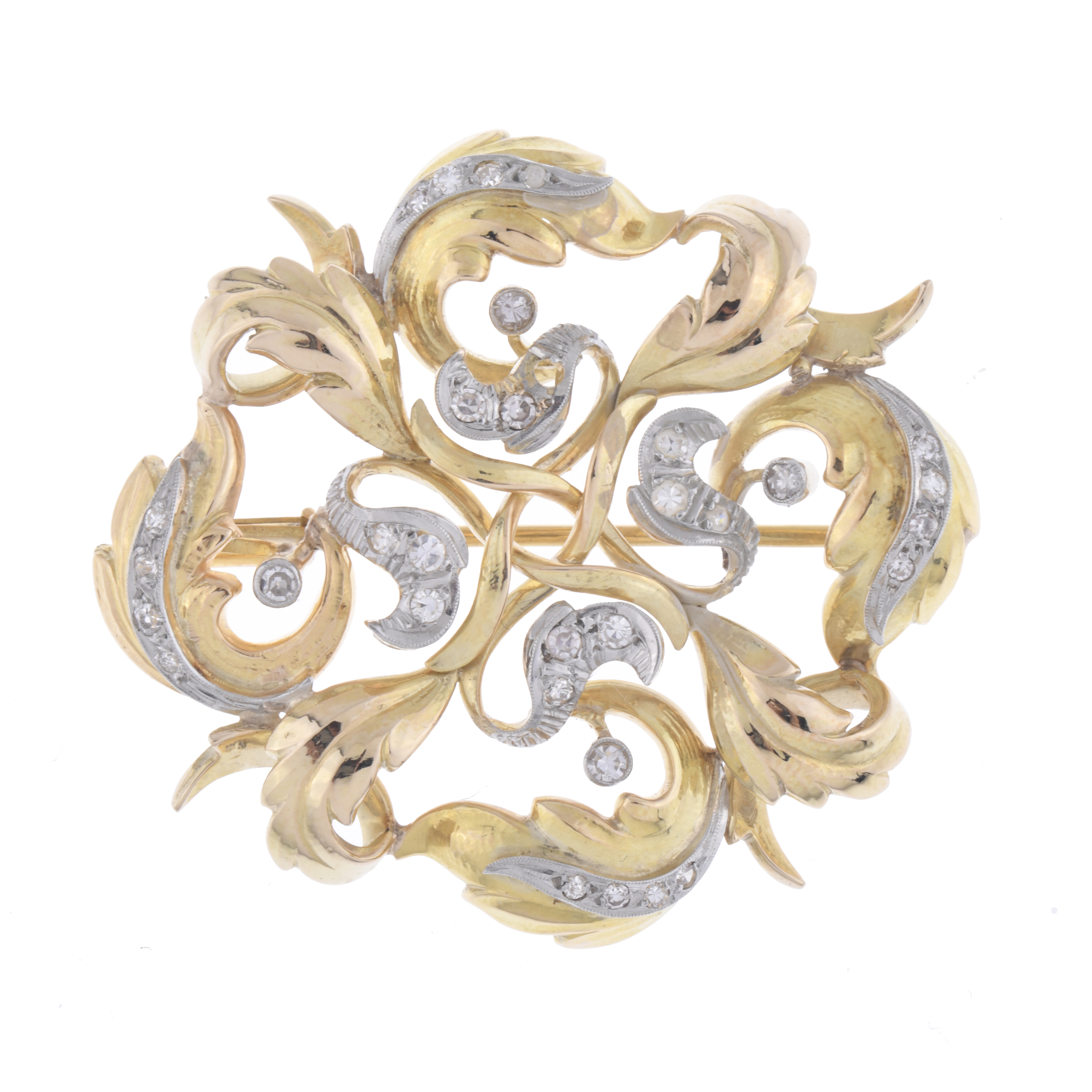 Broche de motivos florales con diamantes.