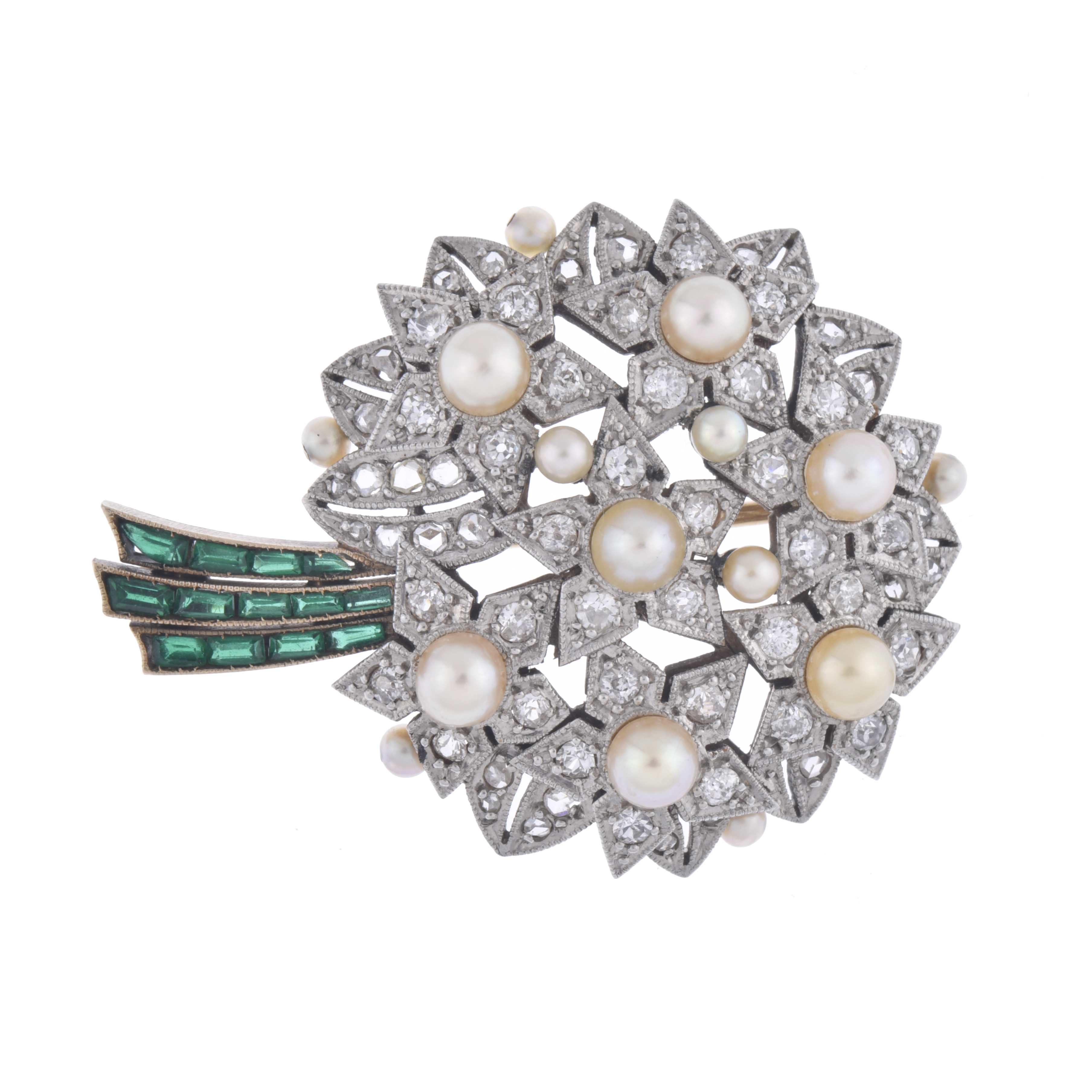 Broche noucentista con diamantes esmeraldas y perlas.