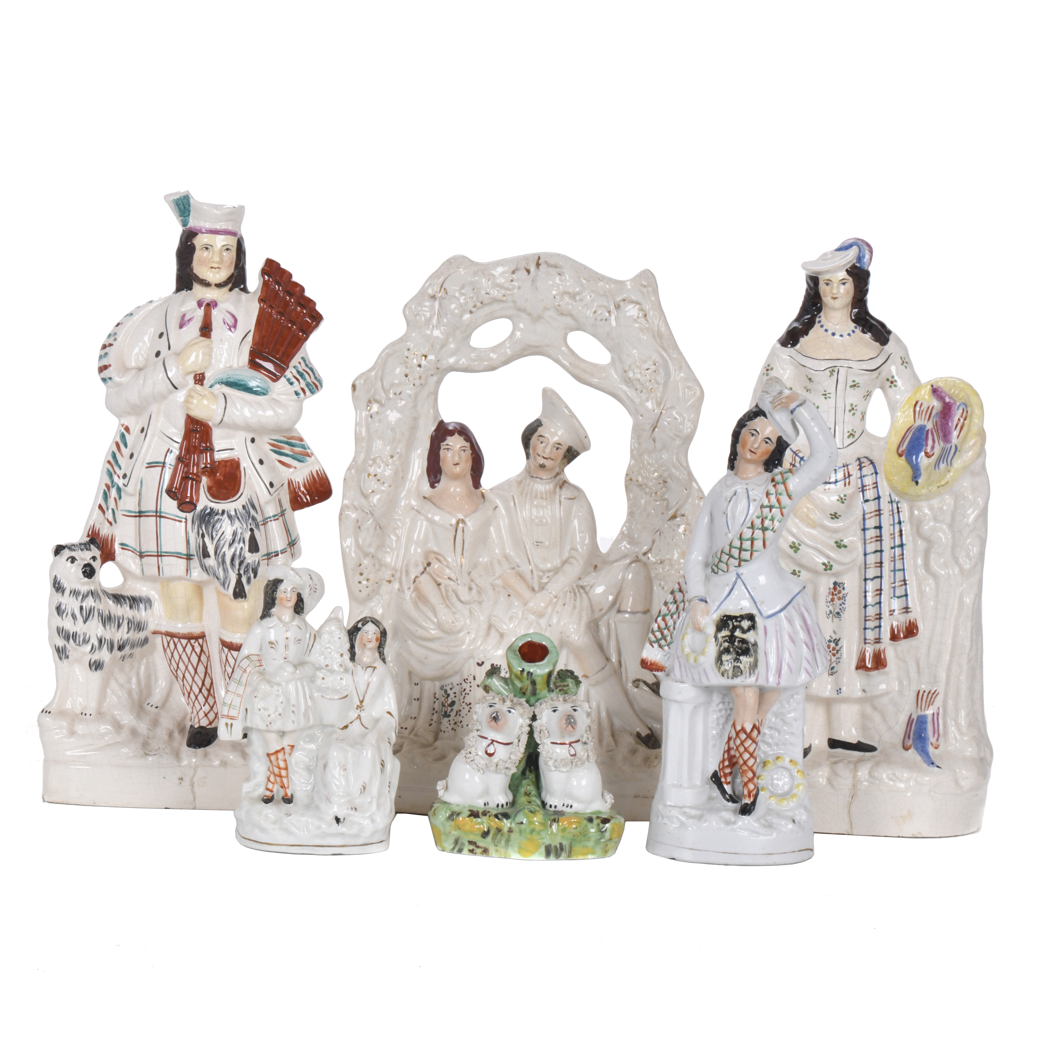 Lote de seis figuras en cerámica inglesa Staffordshire, sig