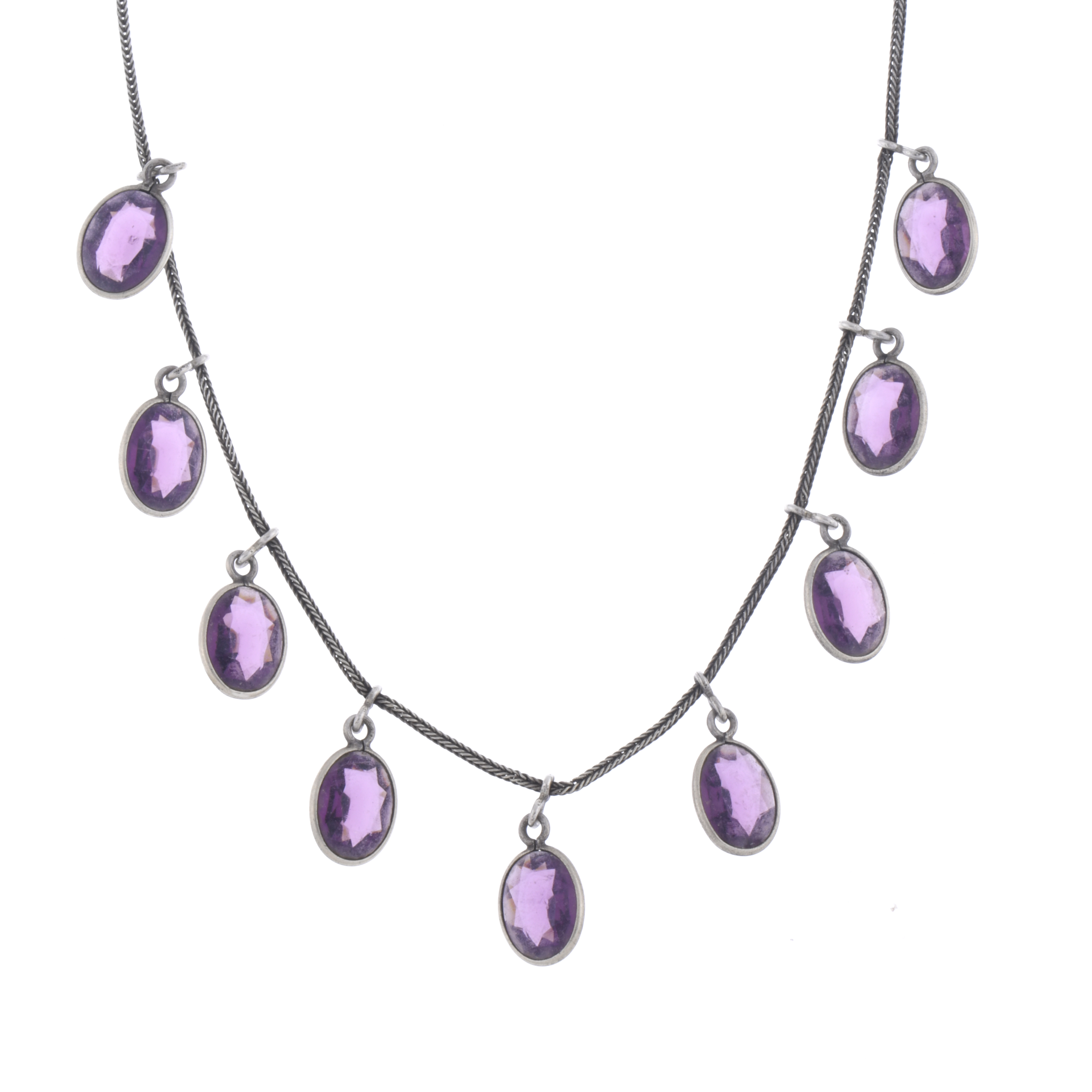 Collar con cadena veneciana con amatistas.