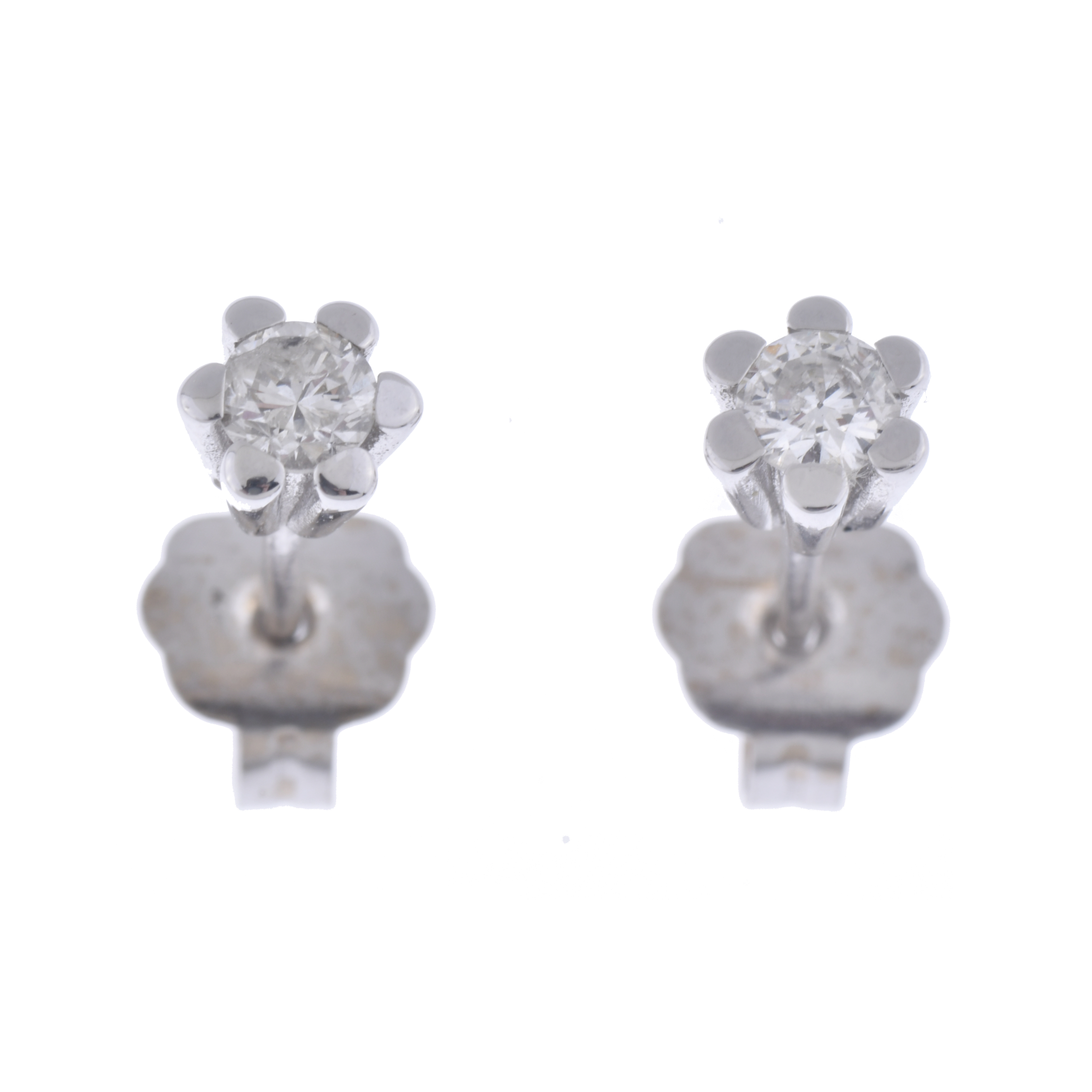 Pendientes con diamantes en forma de flor.