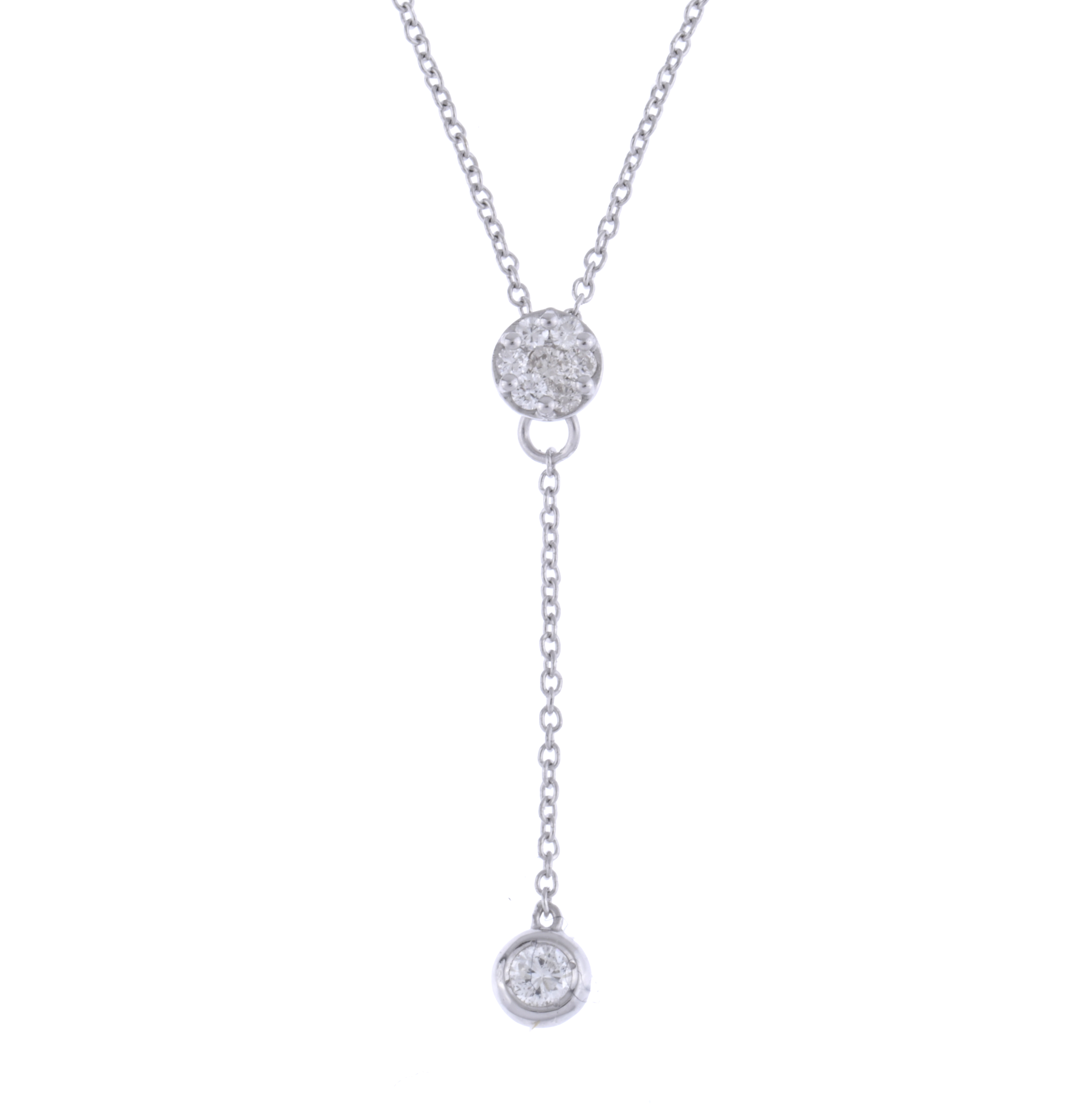 Collar con colgante estilo corbata de diamantes.