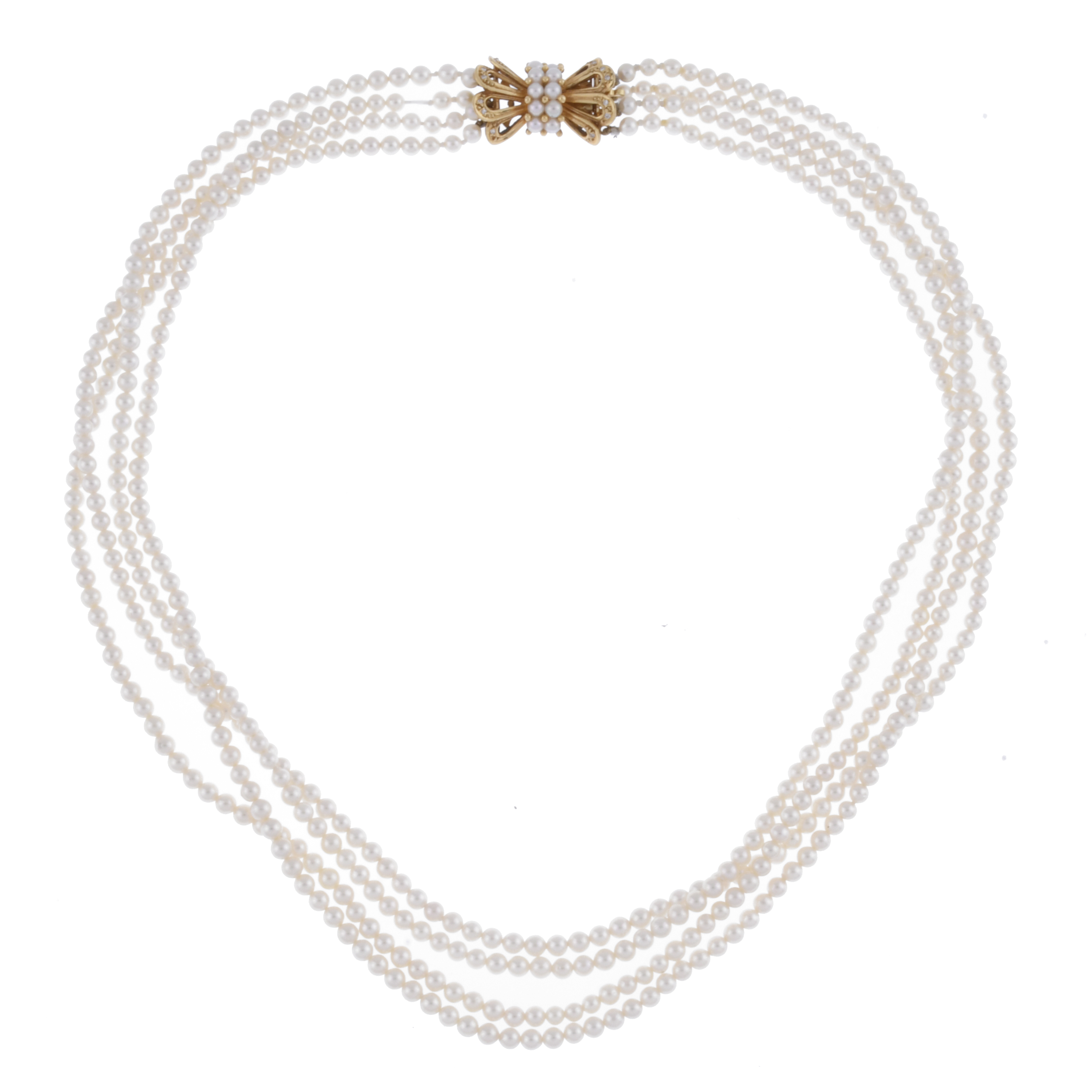 Collar de perlas de cuatro hilos.