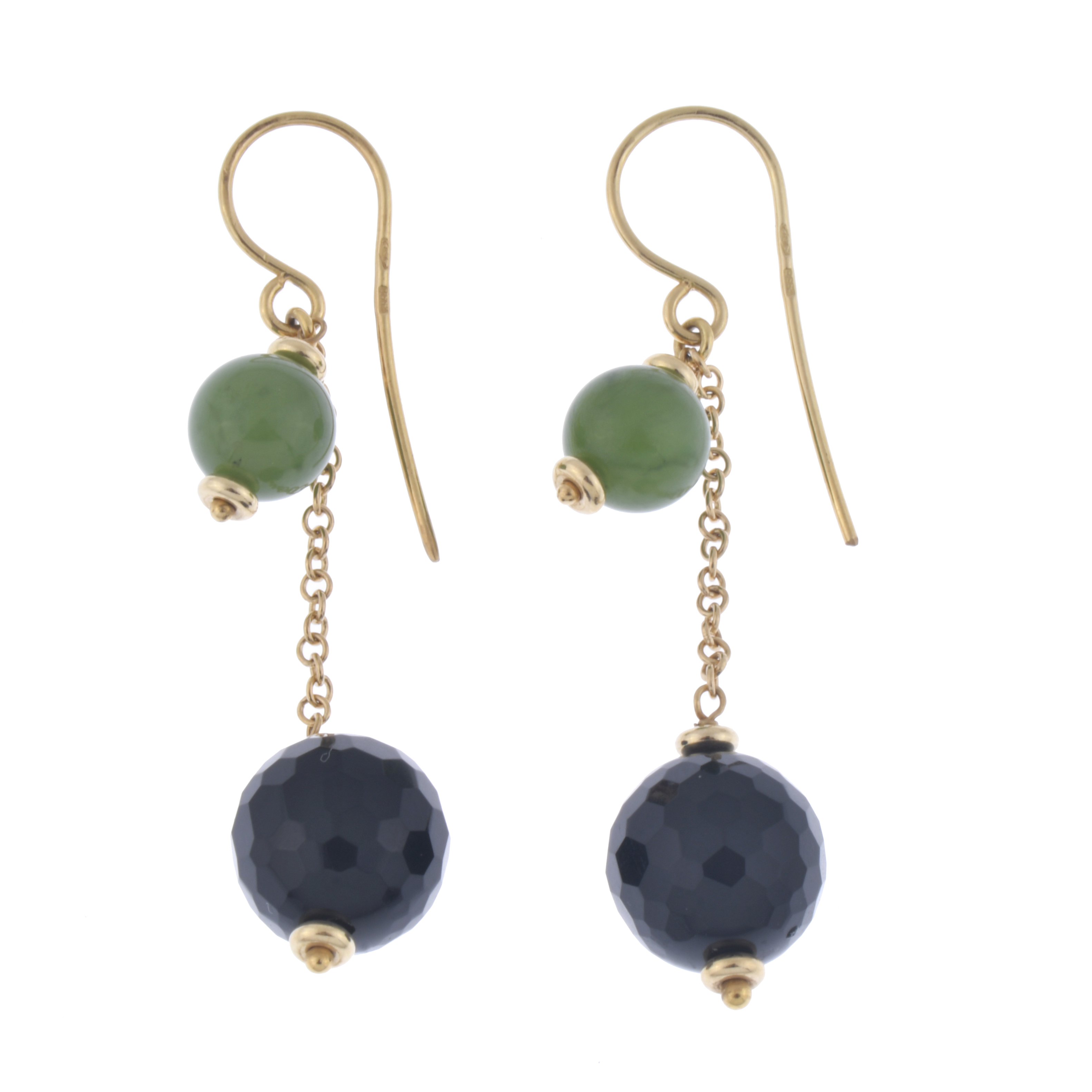 Pendientes colgantes con jade y ónix.