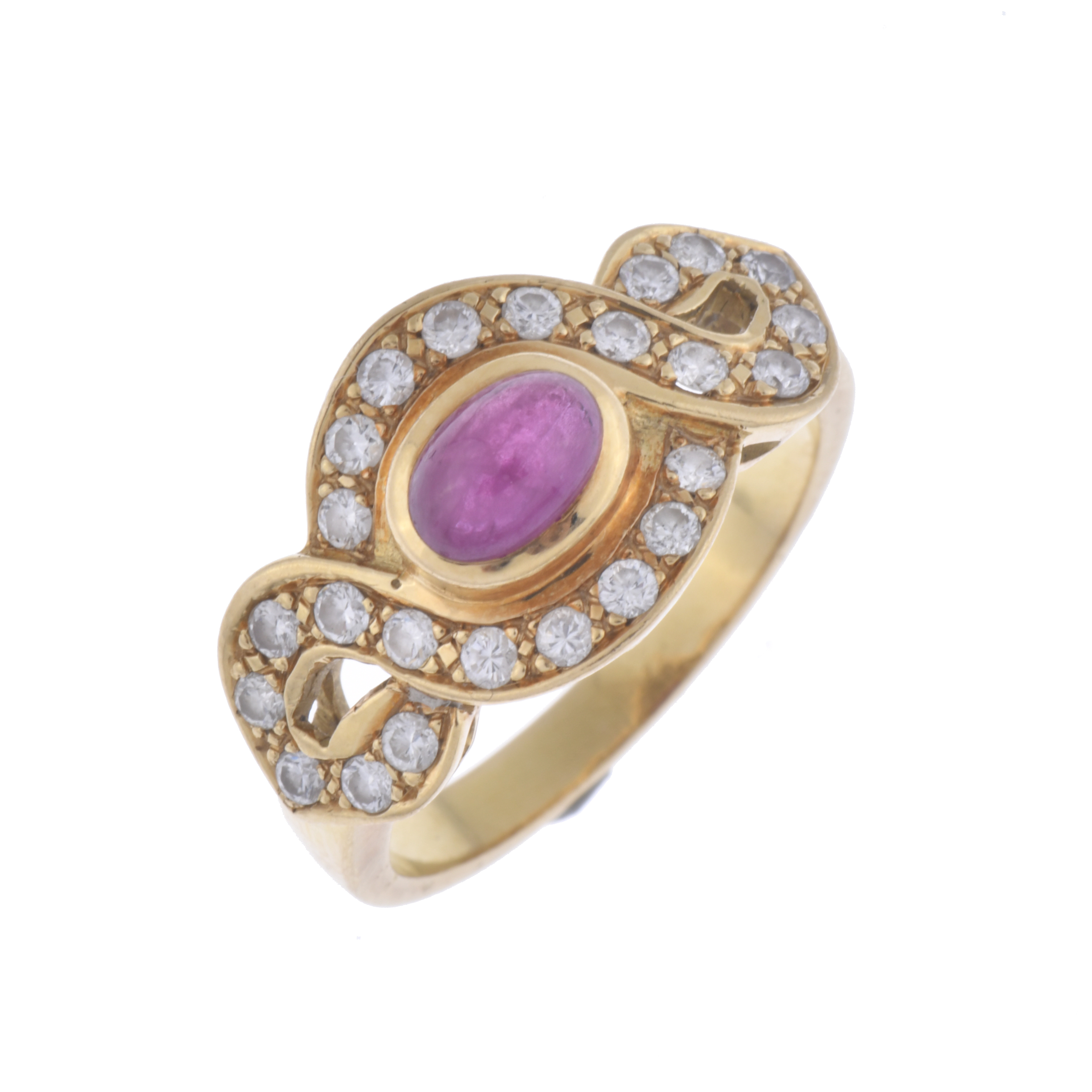 Anillo con rubí y diamantes.