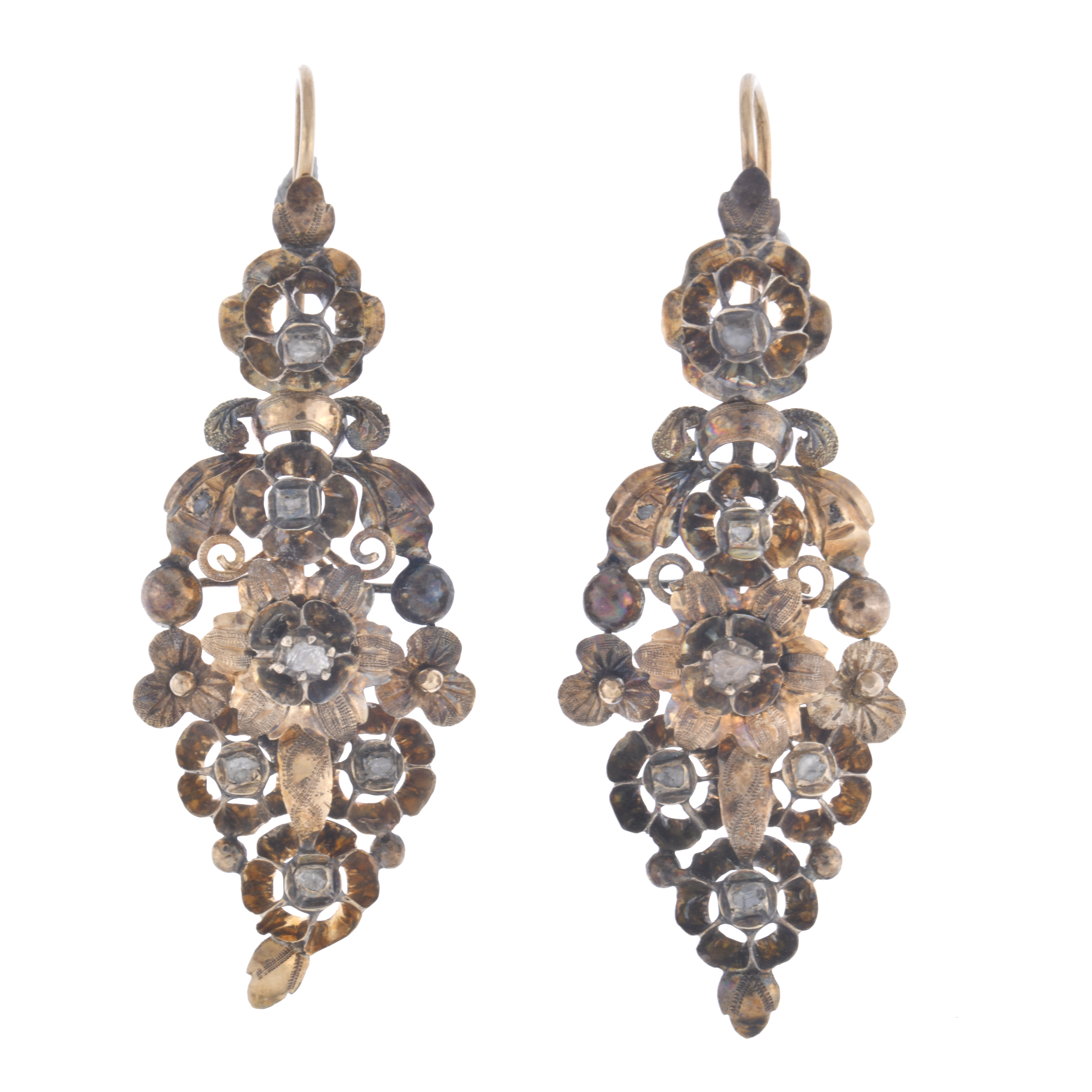 Pendientes con diamantes, estilo popular valenciano.