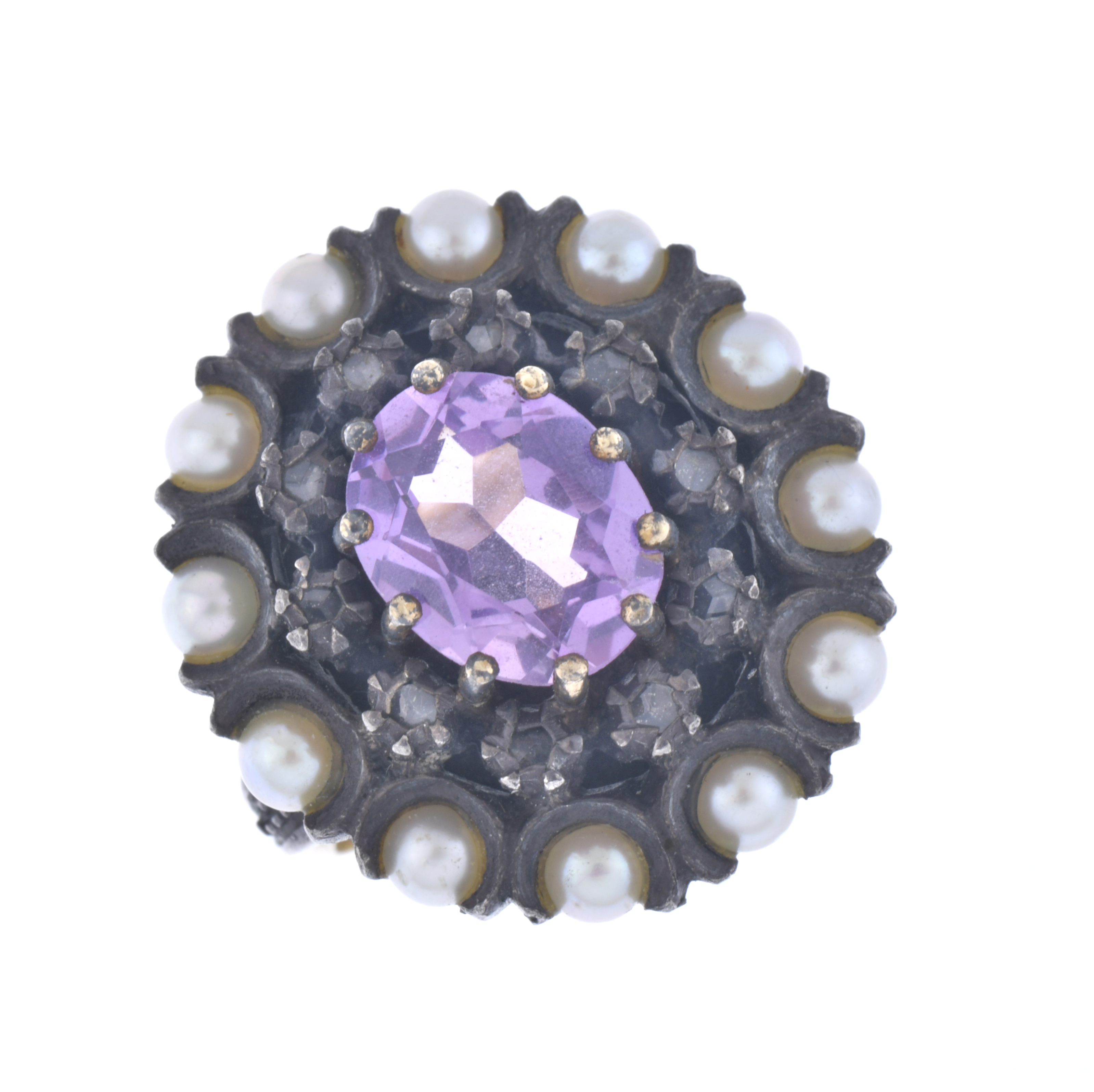 Elizabethan ring with pearls and amethyst. Second half of t