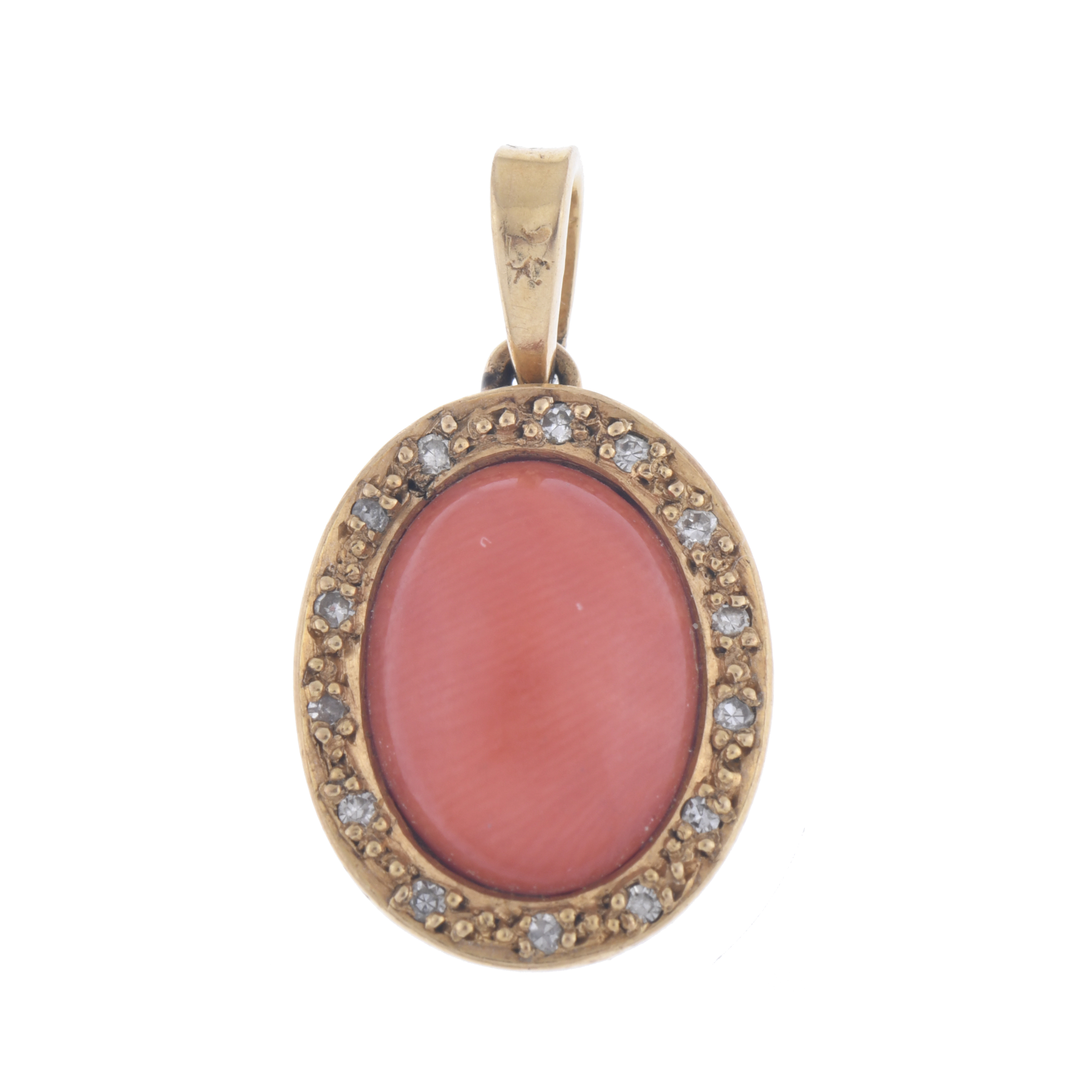 Colgante con coral y diamantes.