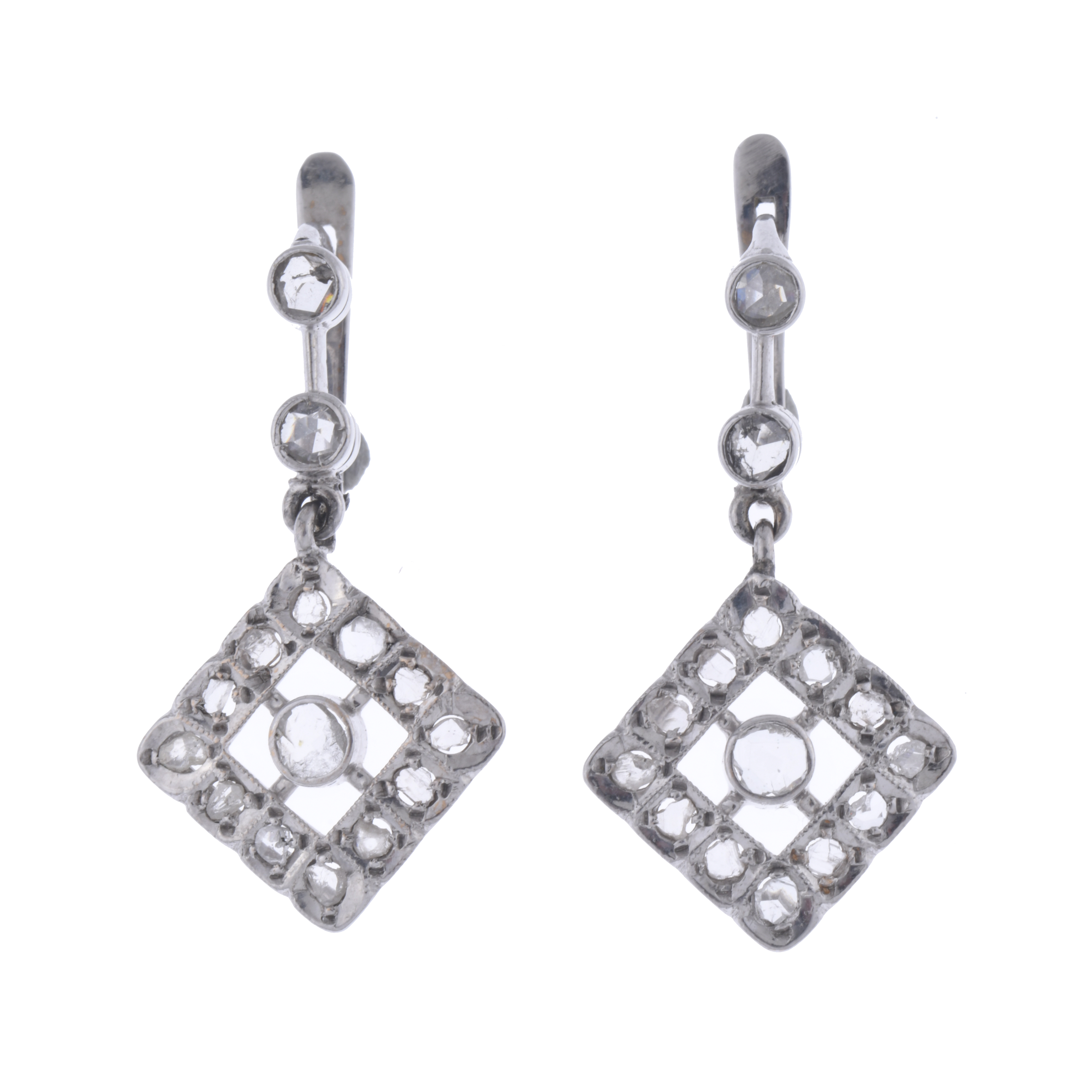Pendientes estilo art déco con diamantes. 
