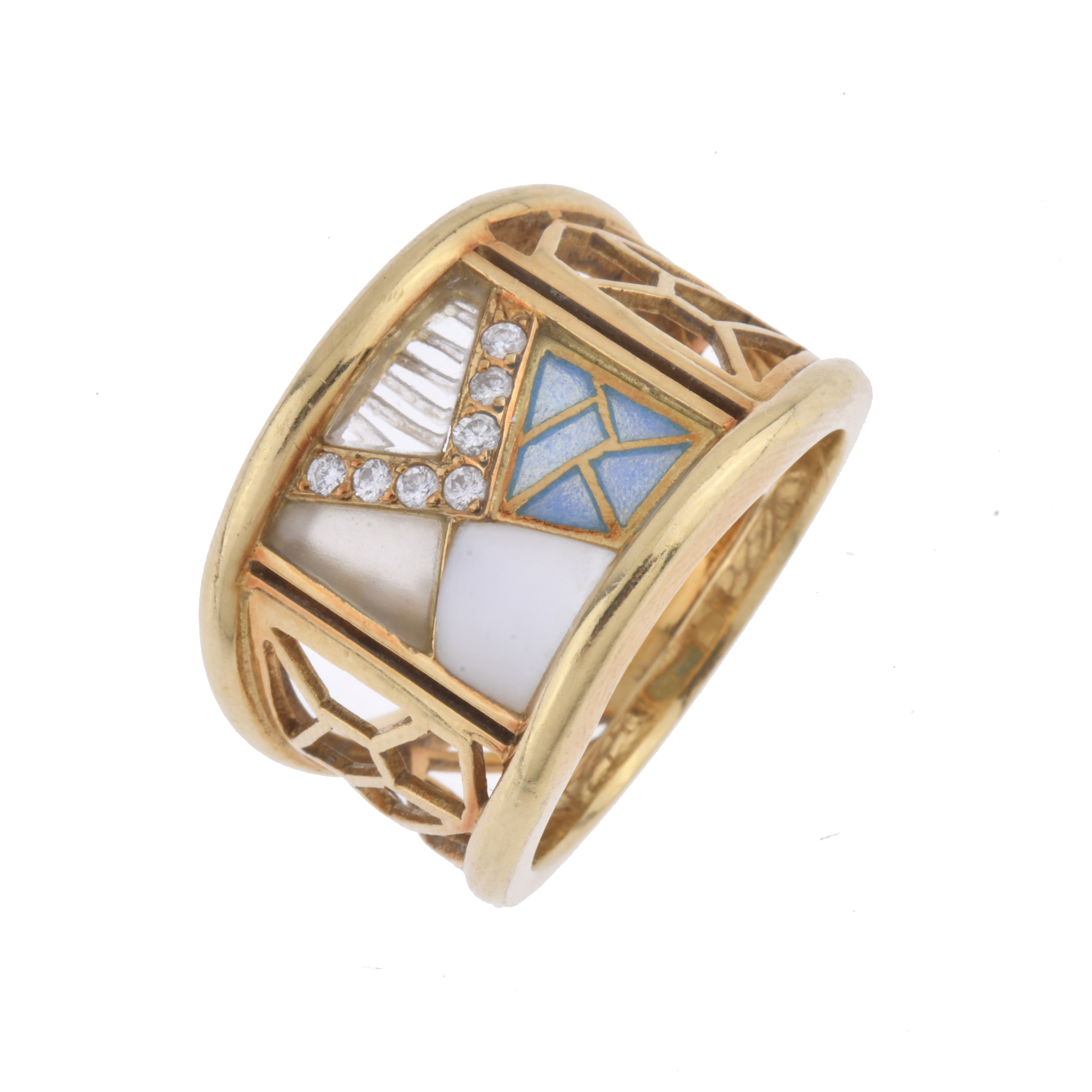 Bagués. Anillo ancho con diamantes, esmalte y madre perla.