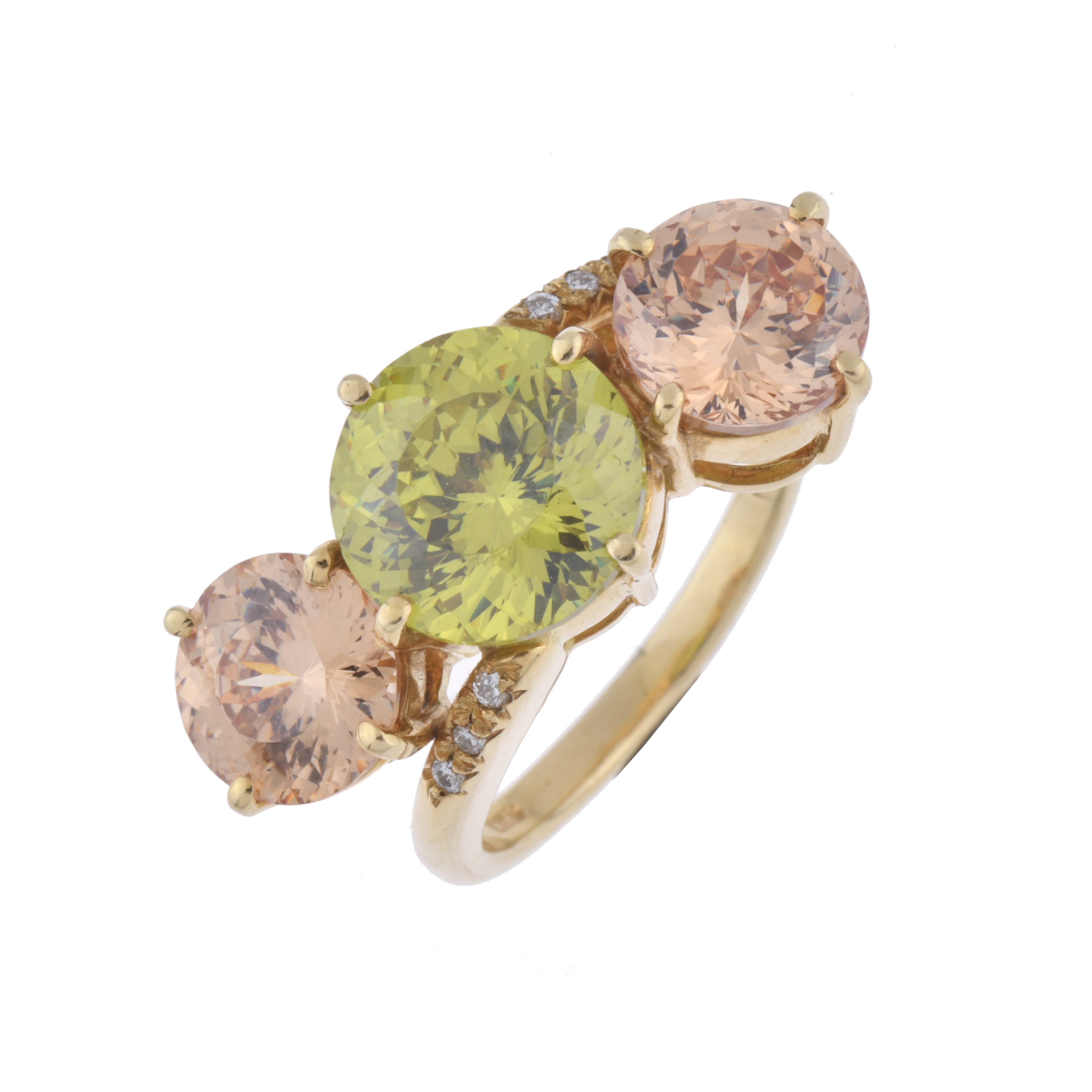 Anillo tresillo con olivina y cuarzo.