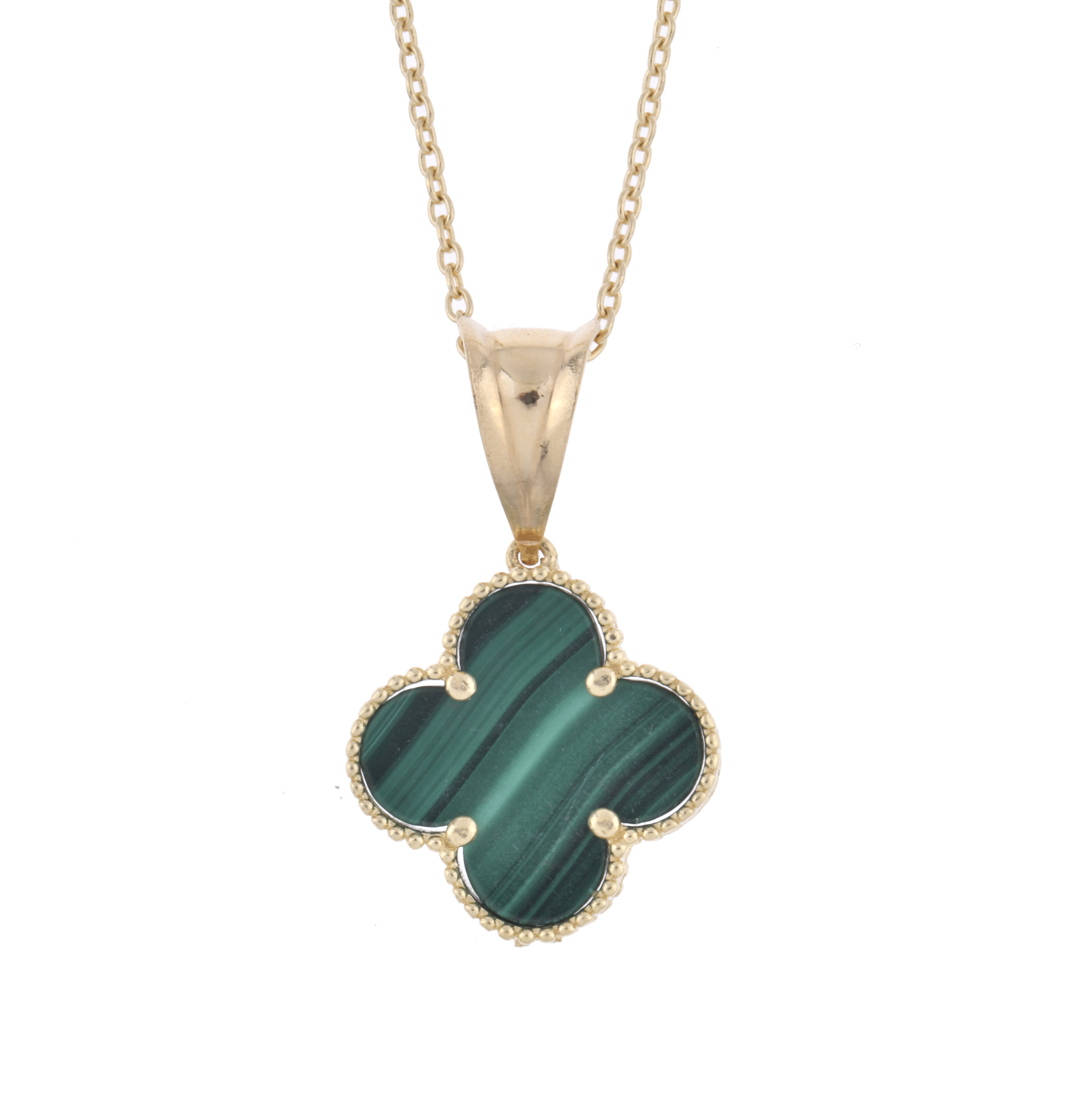 Collar con colgante en forma de trébol con malaquita.