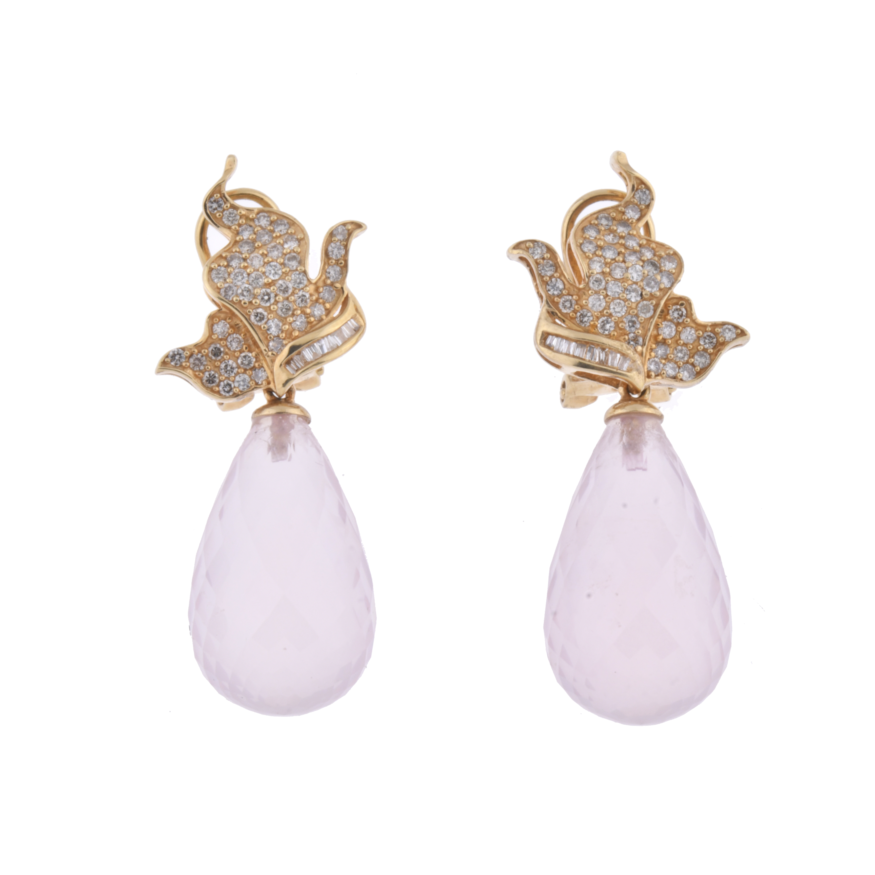 Pendientes en forma de hoja con cuarzo rosa y diamantes.