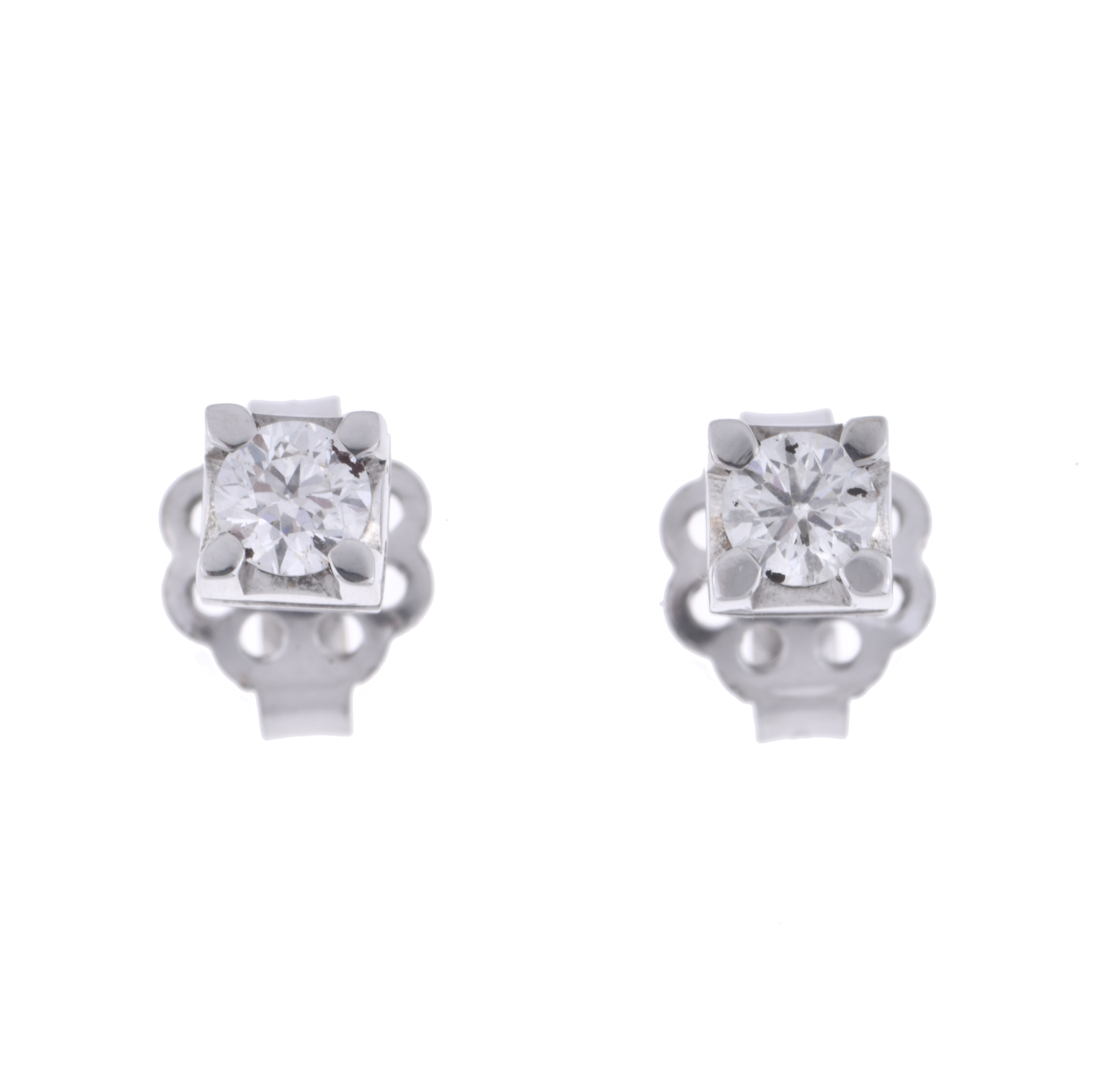 Pendientes con diamantes.