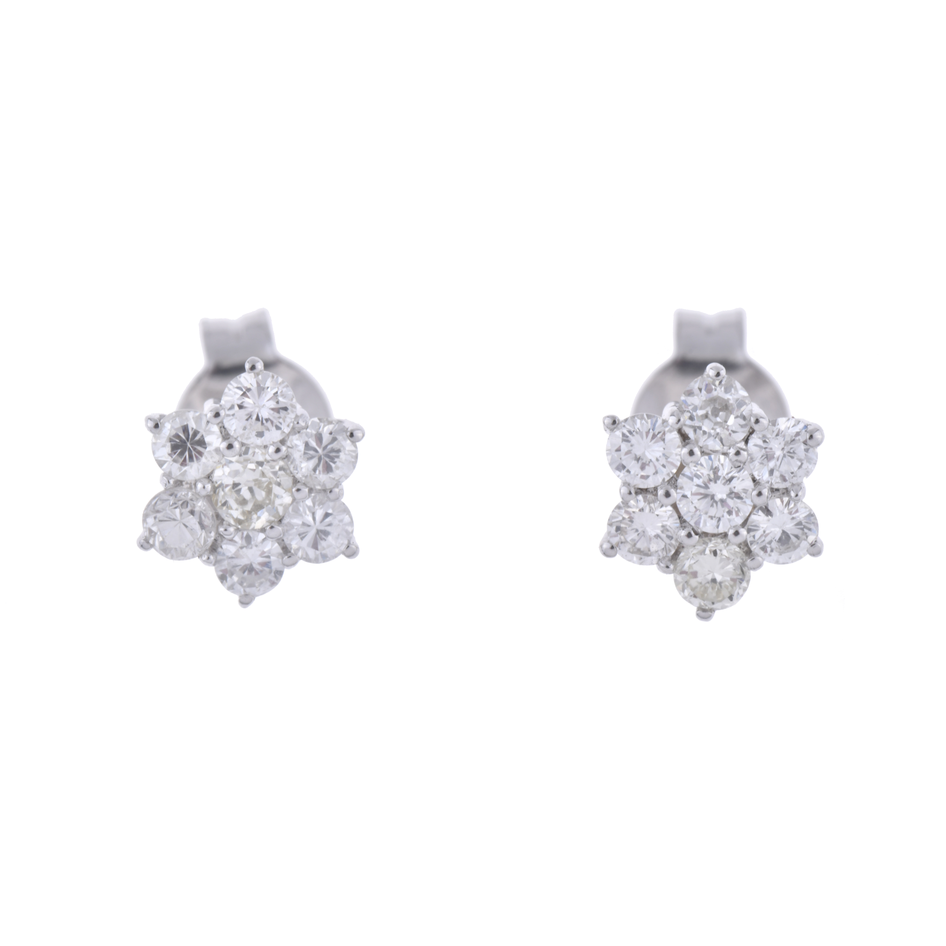 Pendientes con diamantes en forma floral.