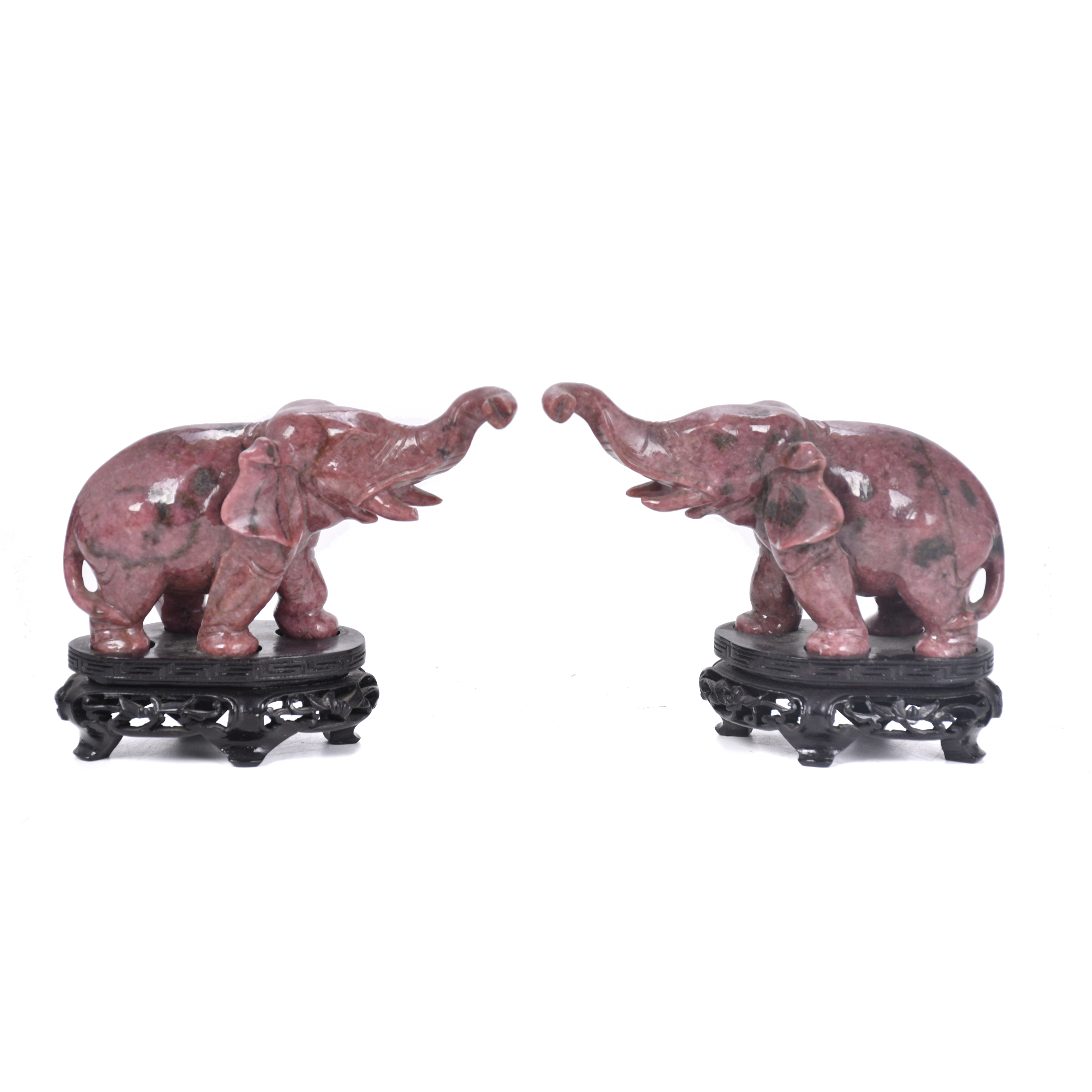 ESCUELA CHINA, SIGLO XX.  Pareja de elefantes.