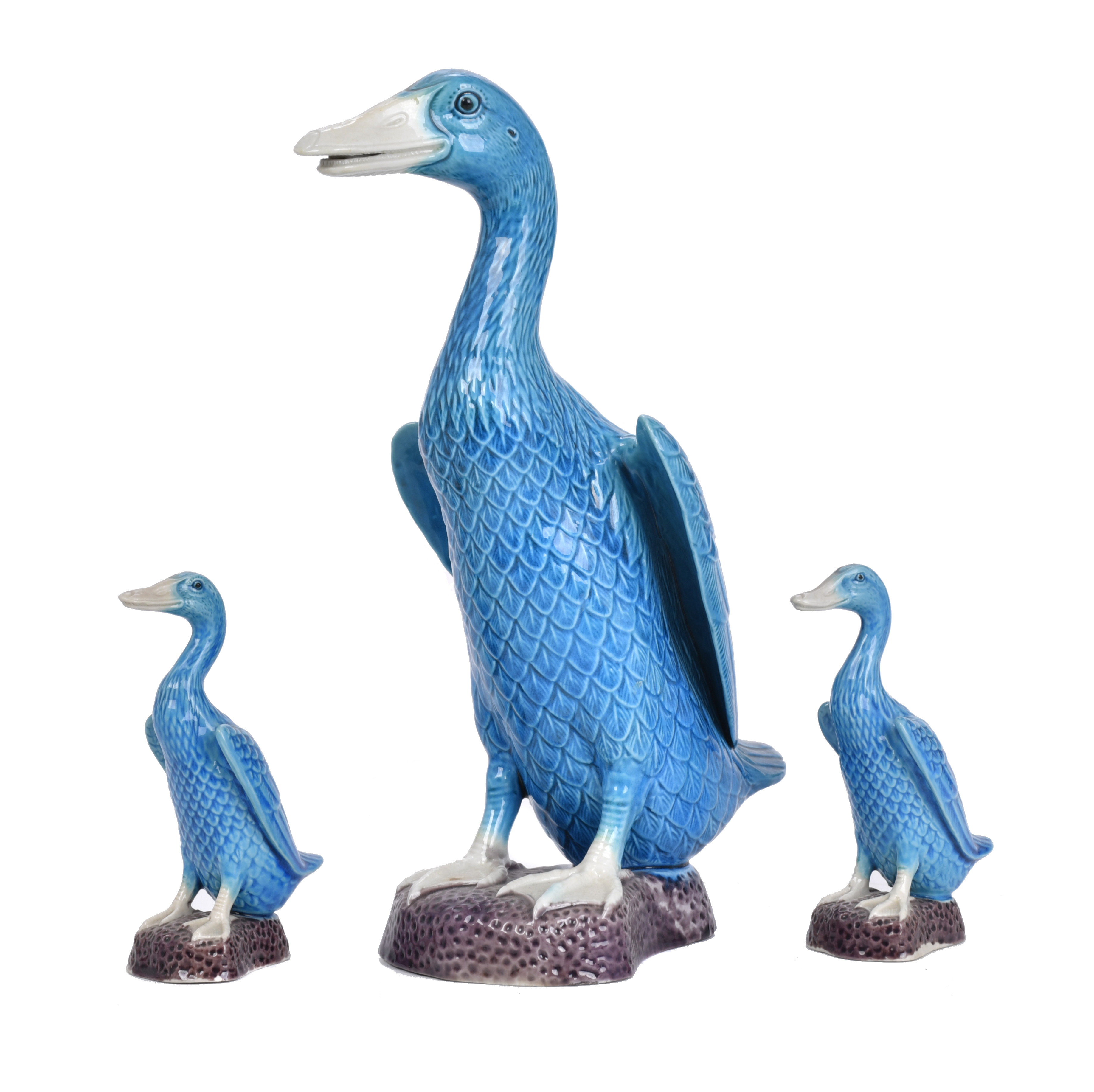 ESCUELA CHINA, SIGLO XX.  Pato y pareja de pequeños patos. 