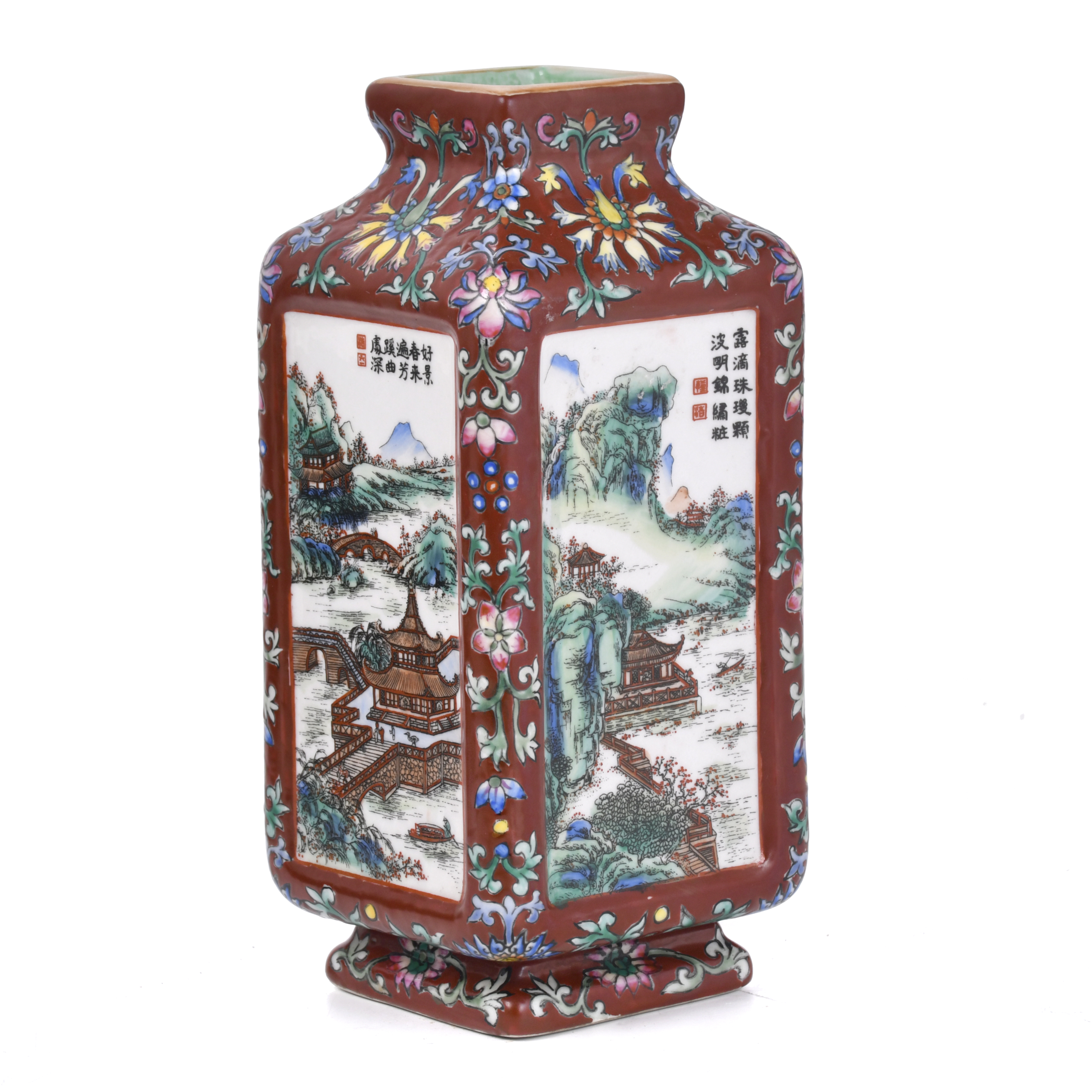 ESCUELA CHINA, SIGLO XX. Jarrón cuadrangular.