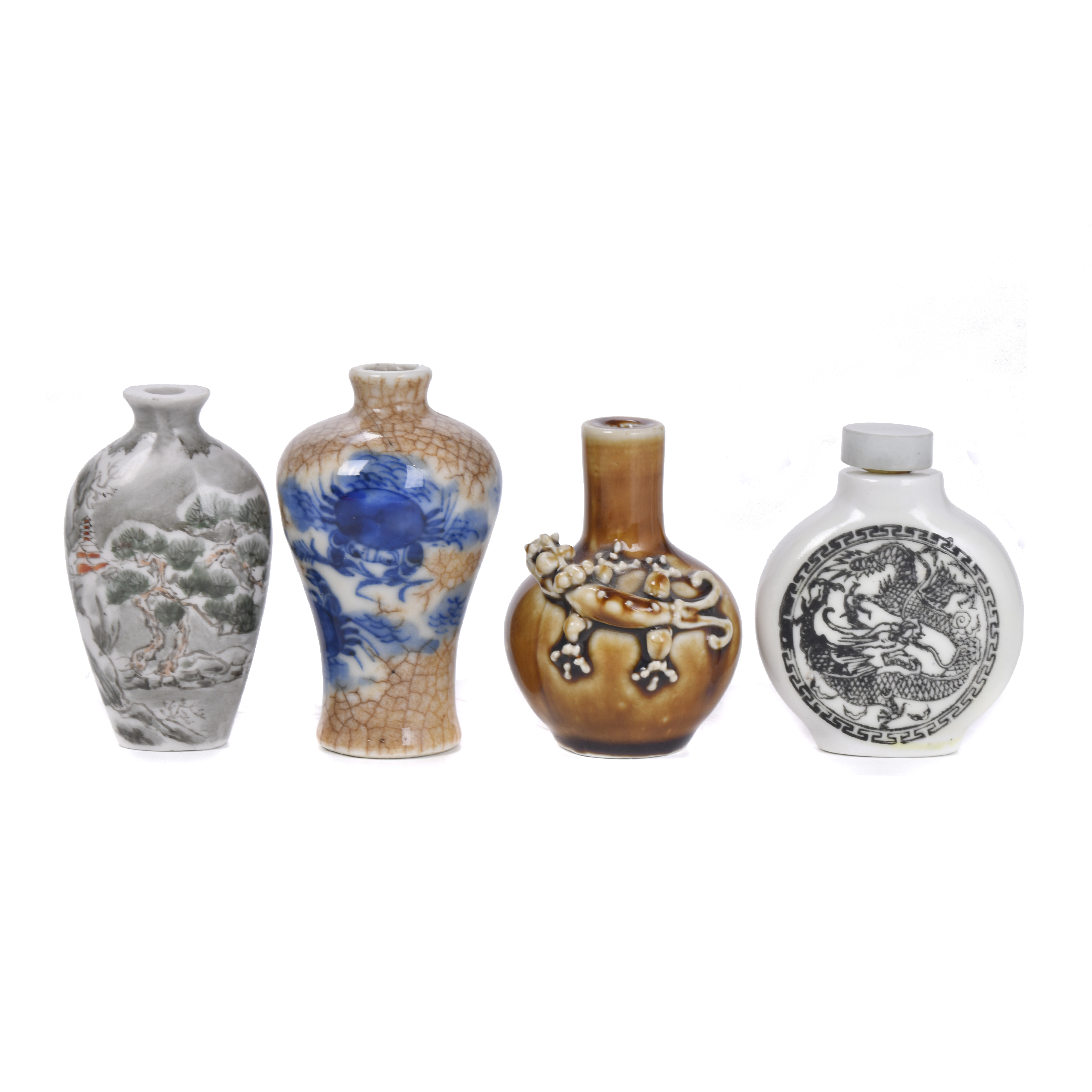 ESCUELA CHINA, SIGLO XX. Lote de cuatro botellas de rapé.