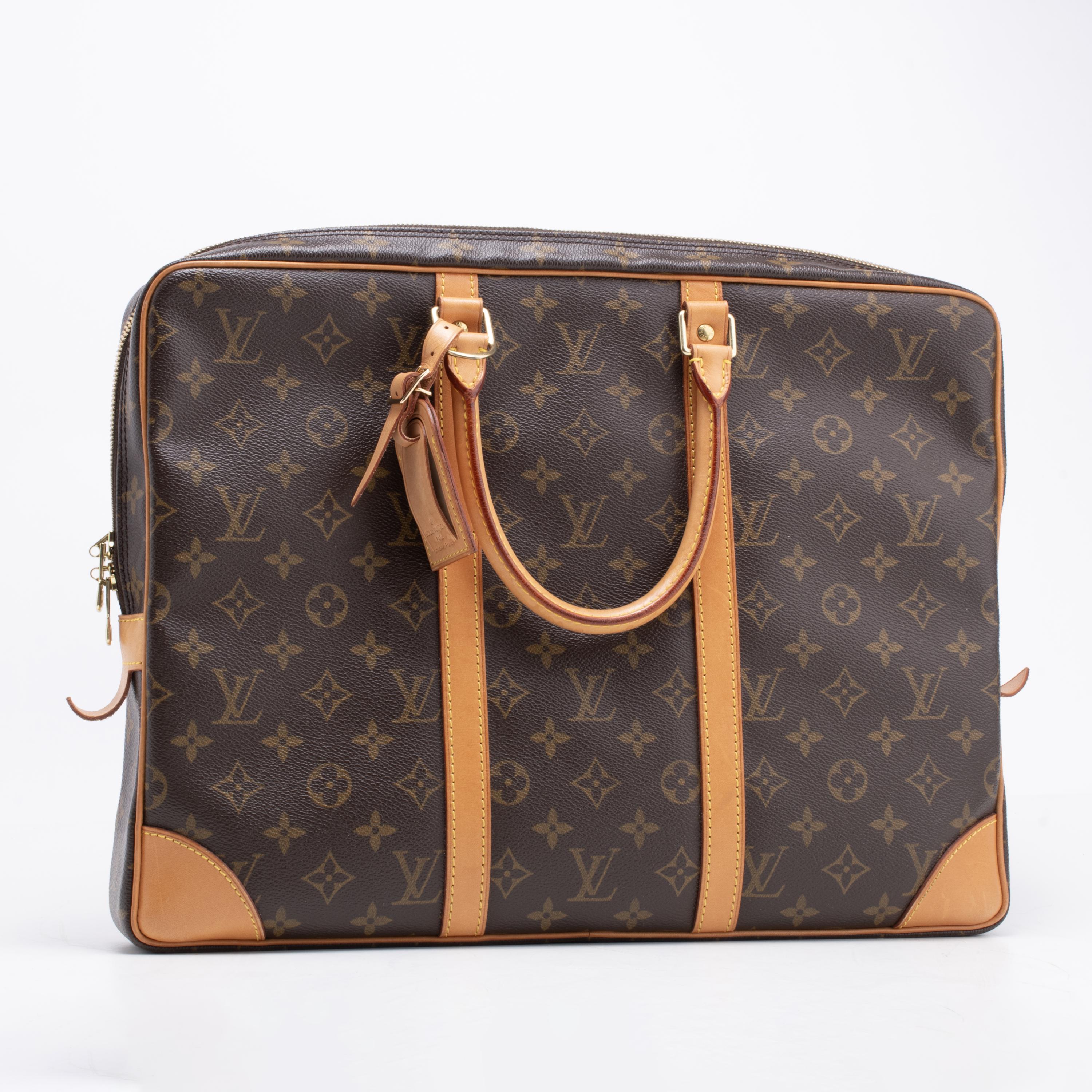 LOUIS VUITTON. Travel document holder.