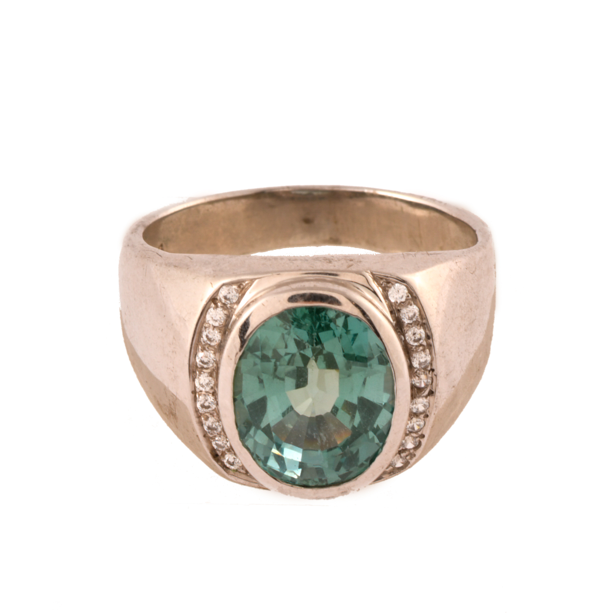 Anillo con símil de turmalina y circonitas.