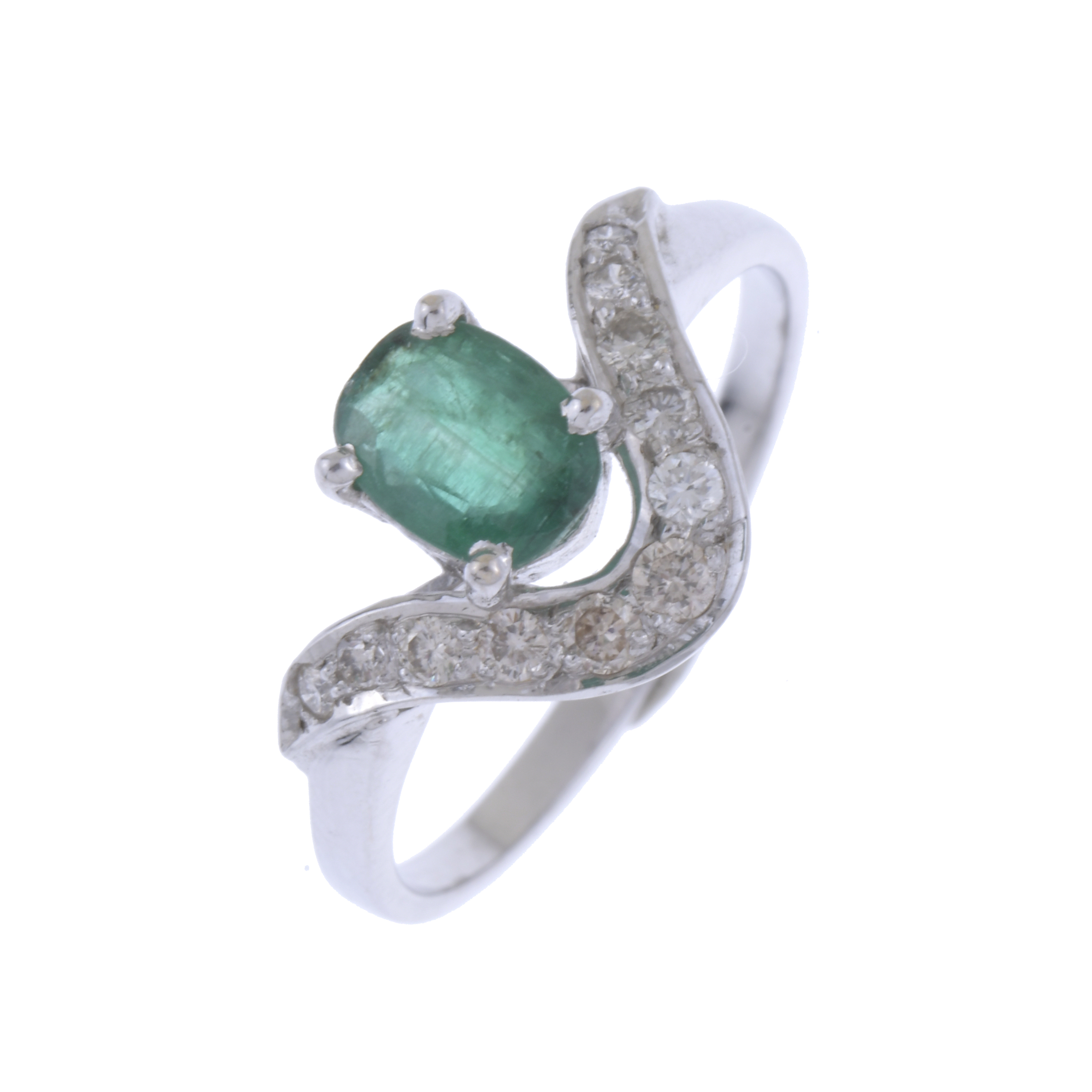 EMERALD AND DIAMONDS RING.