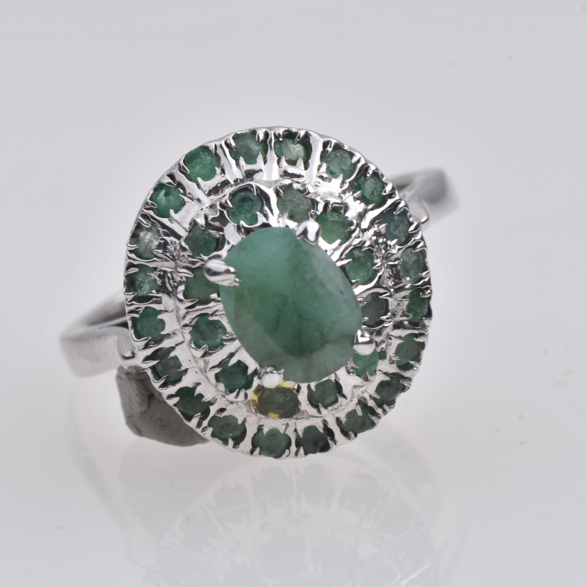 Set comprising a pendant, earrings and ring in the shape of