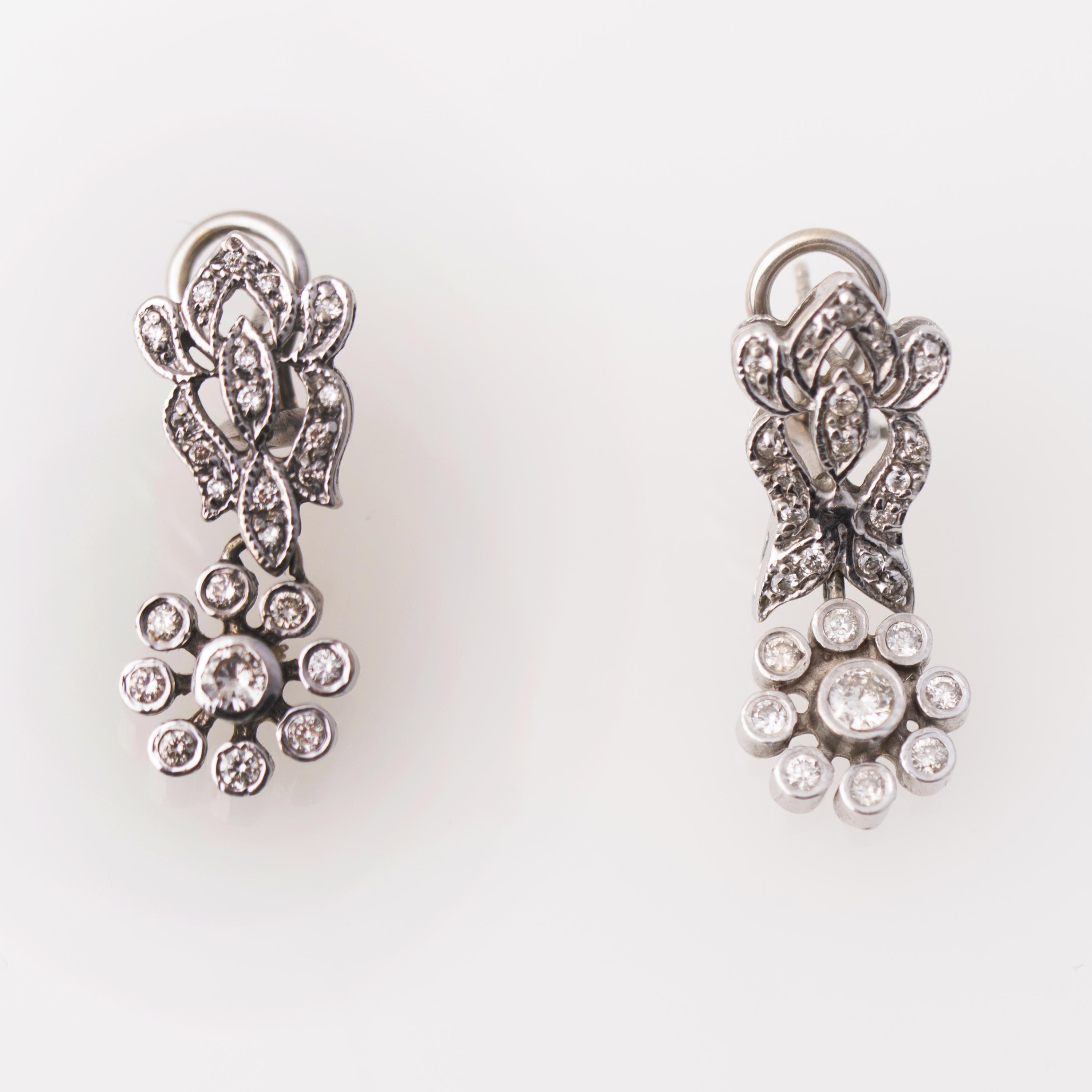 Art Déco style diamonds earrings.