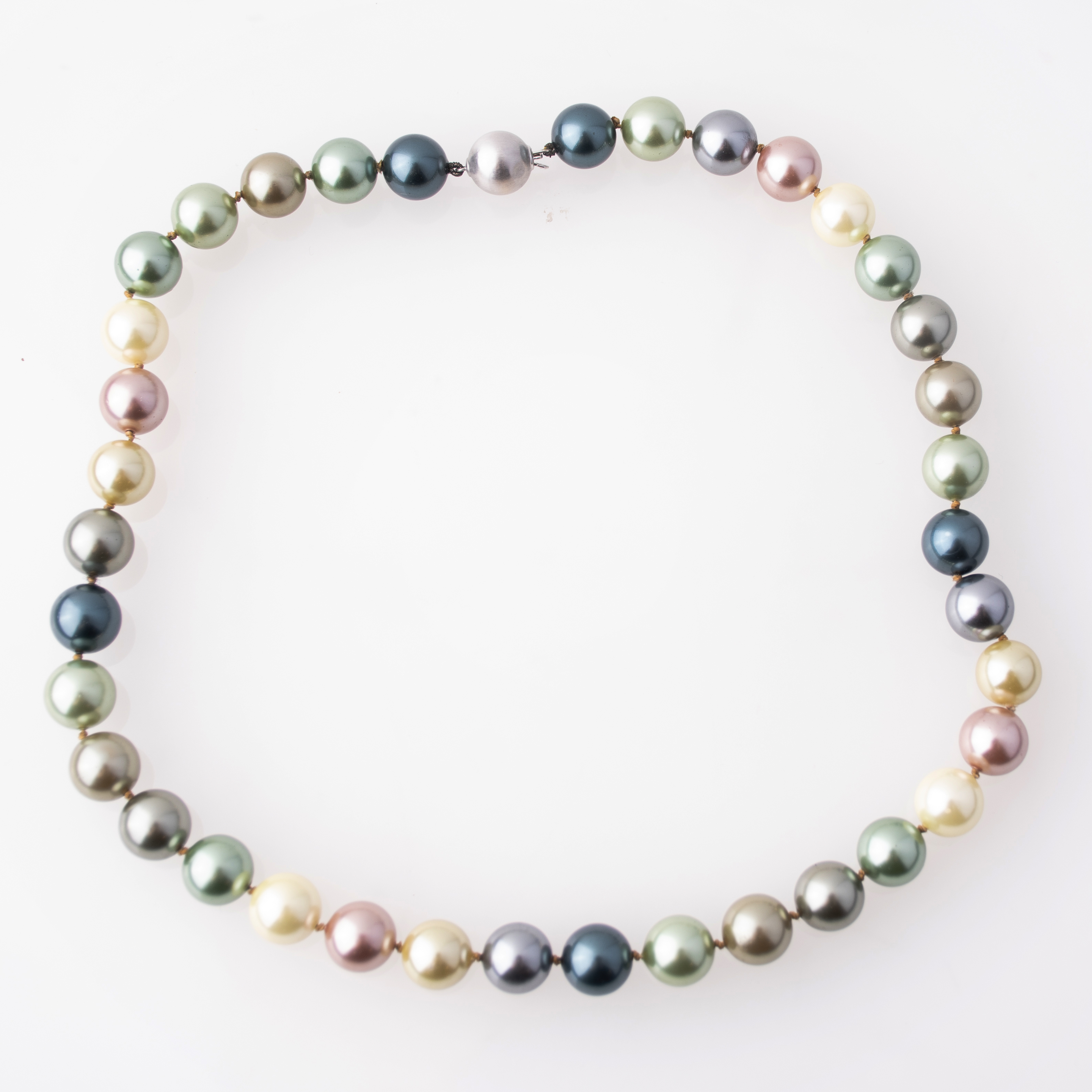 Pearls necklace and bracelet set