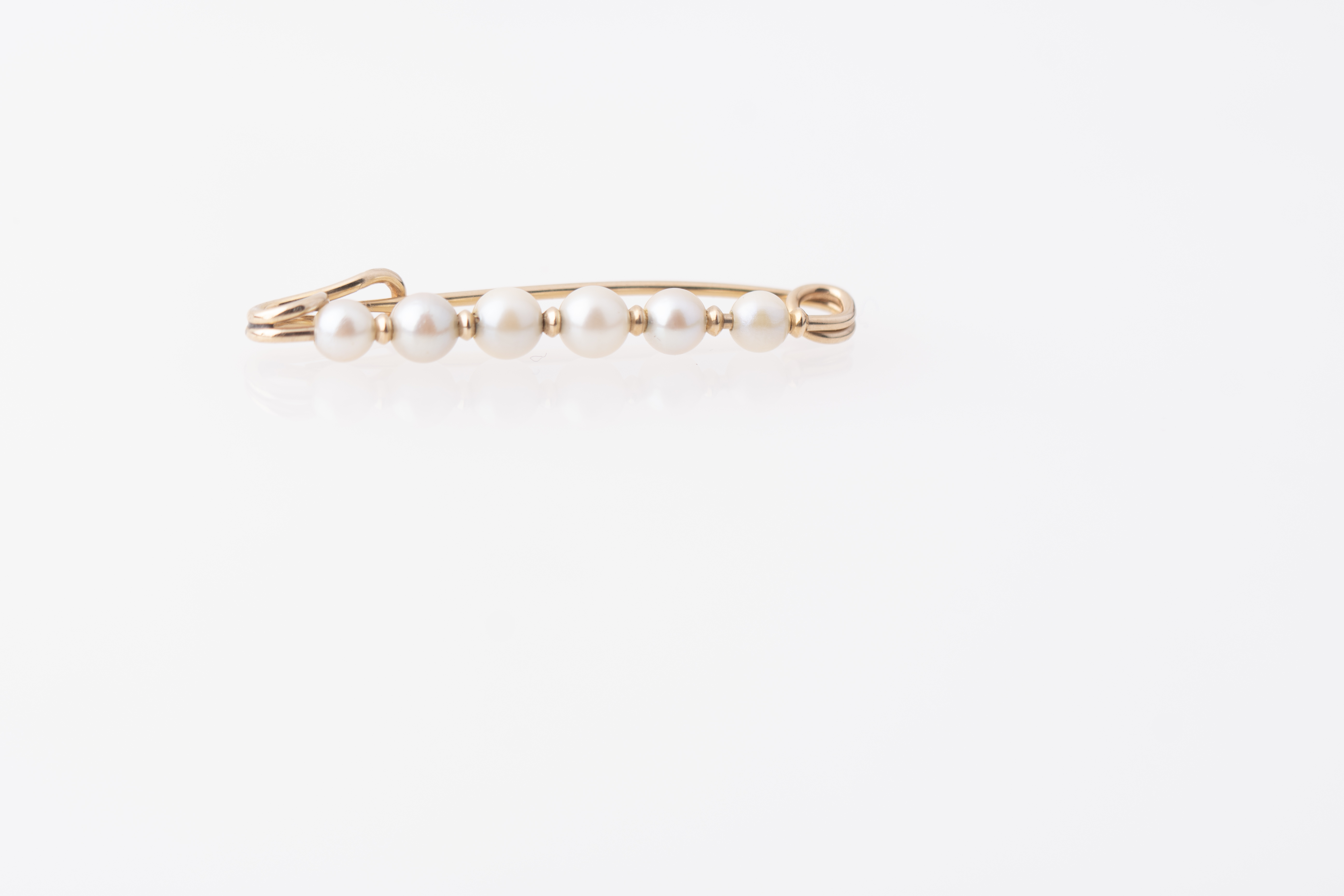 Pearls brooch