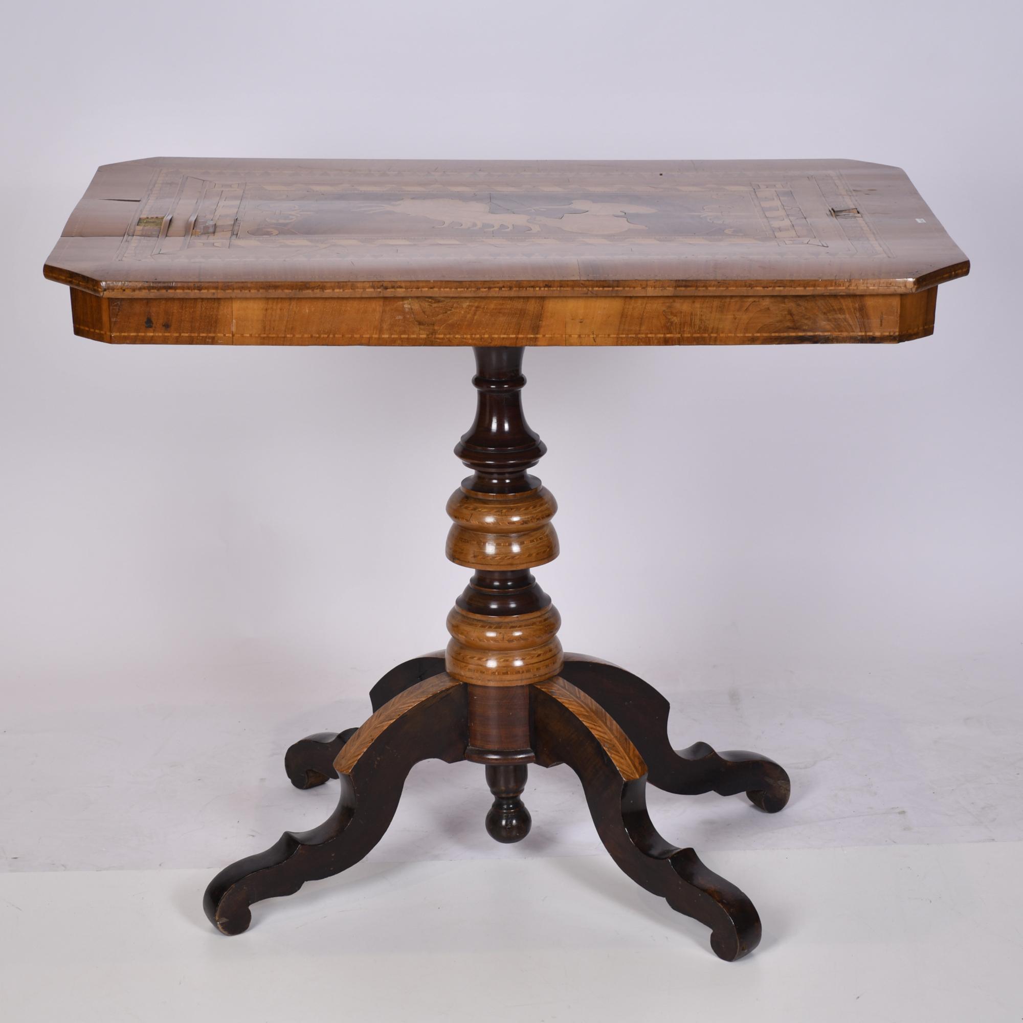 Italian pedestal table, second half of the 20th century.