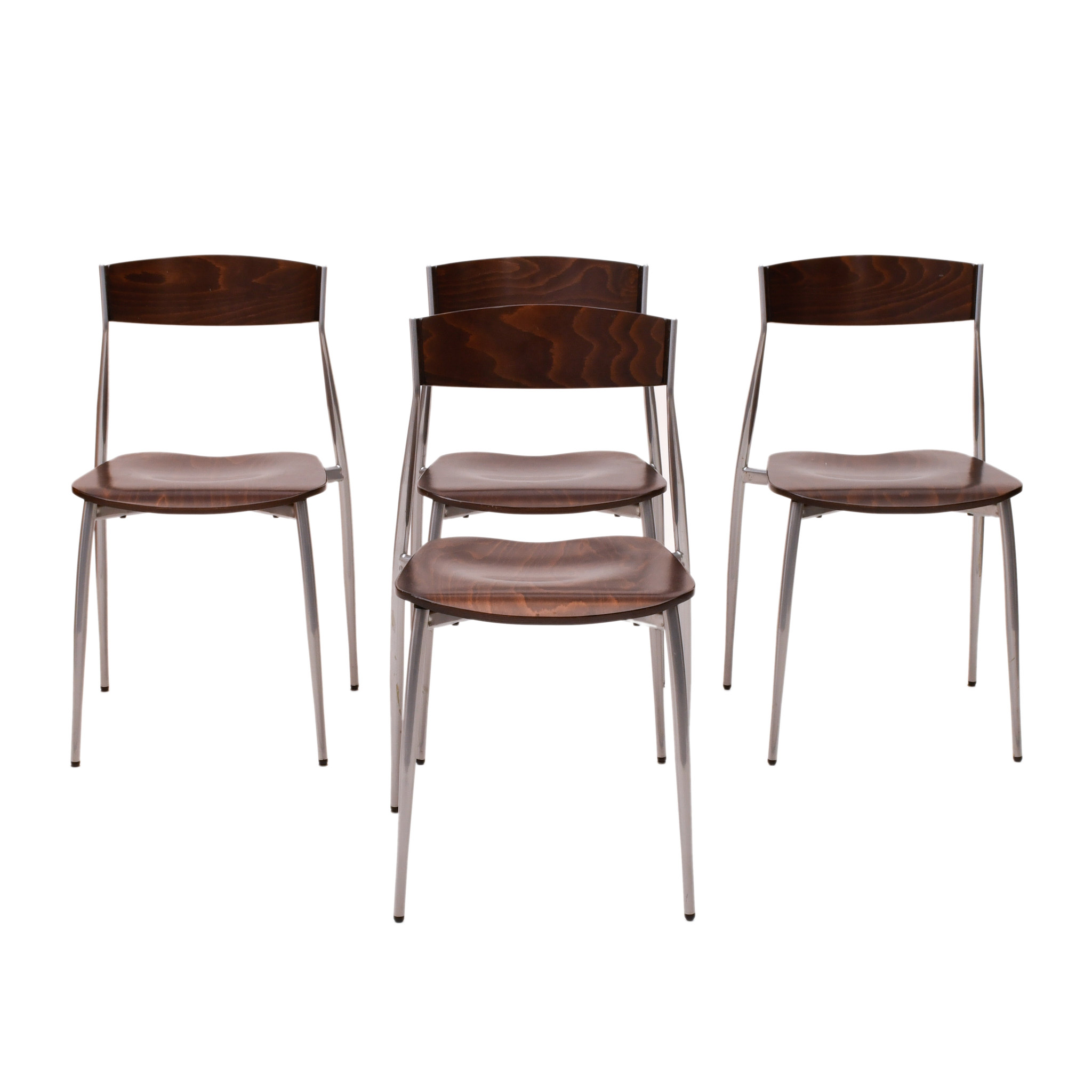 Conjunto de cuatro sillas siguiendo modelos nórdicos, circa