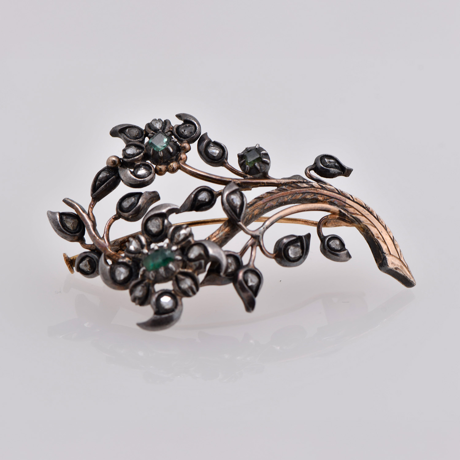 Diamonds and emeralds floral brooch, early 20th century.