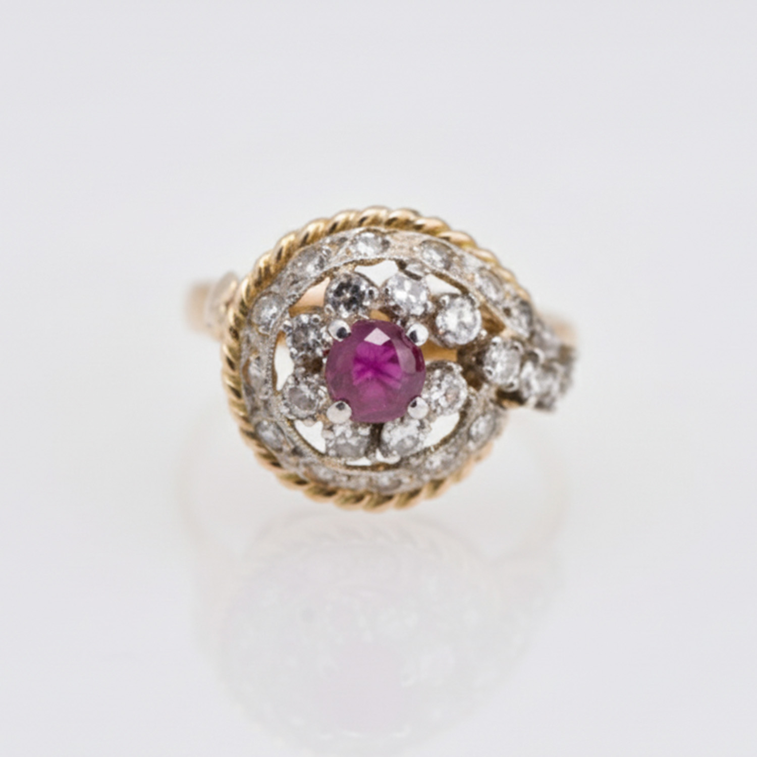 Ring with ruby and diamonds rosette.