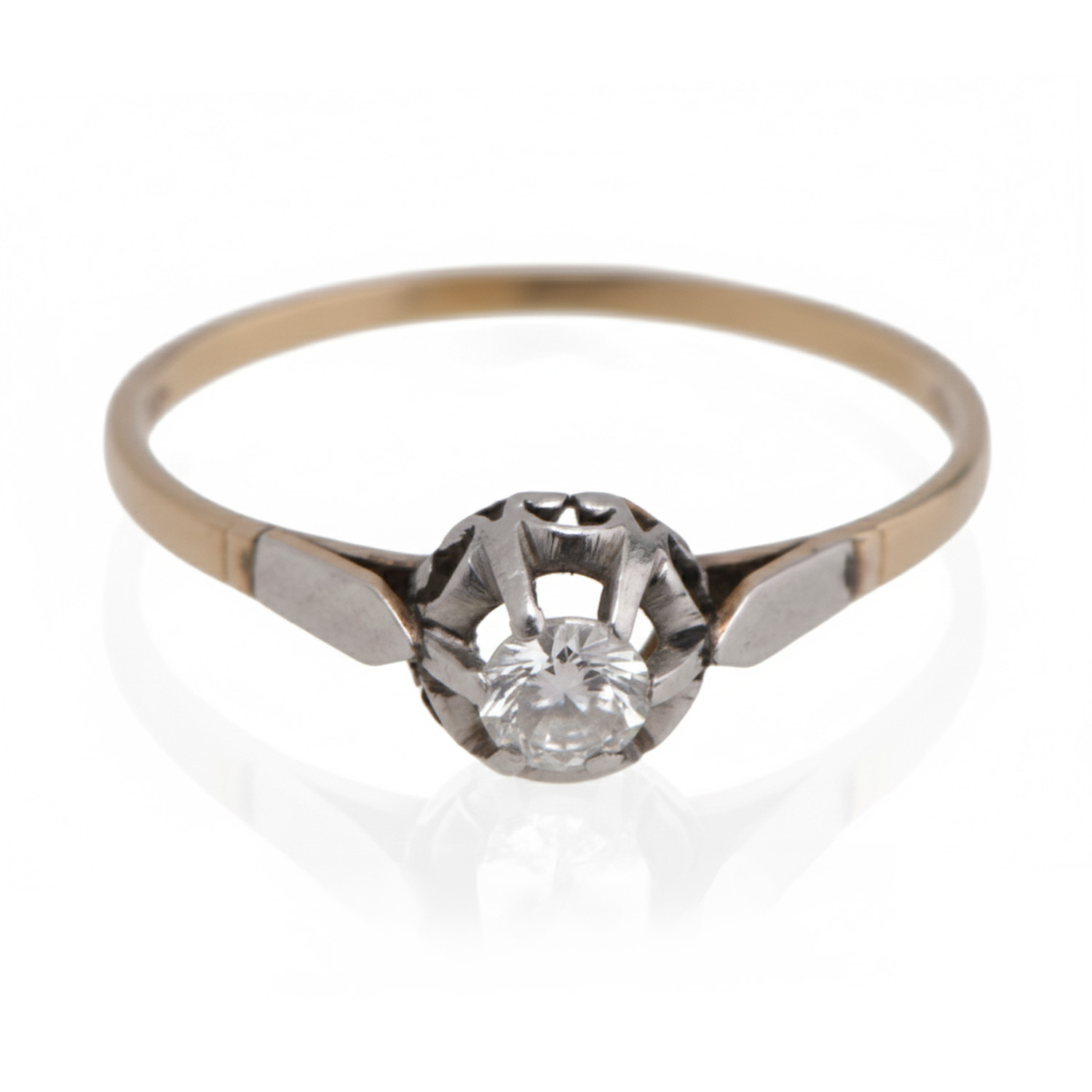 Art Deco ring with a diamond.