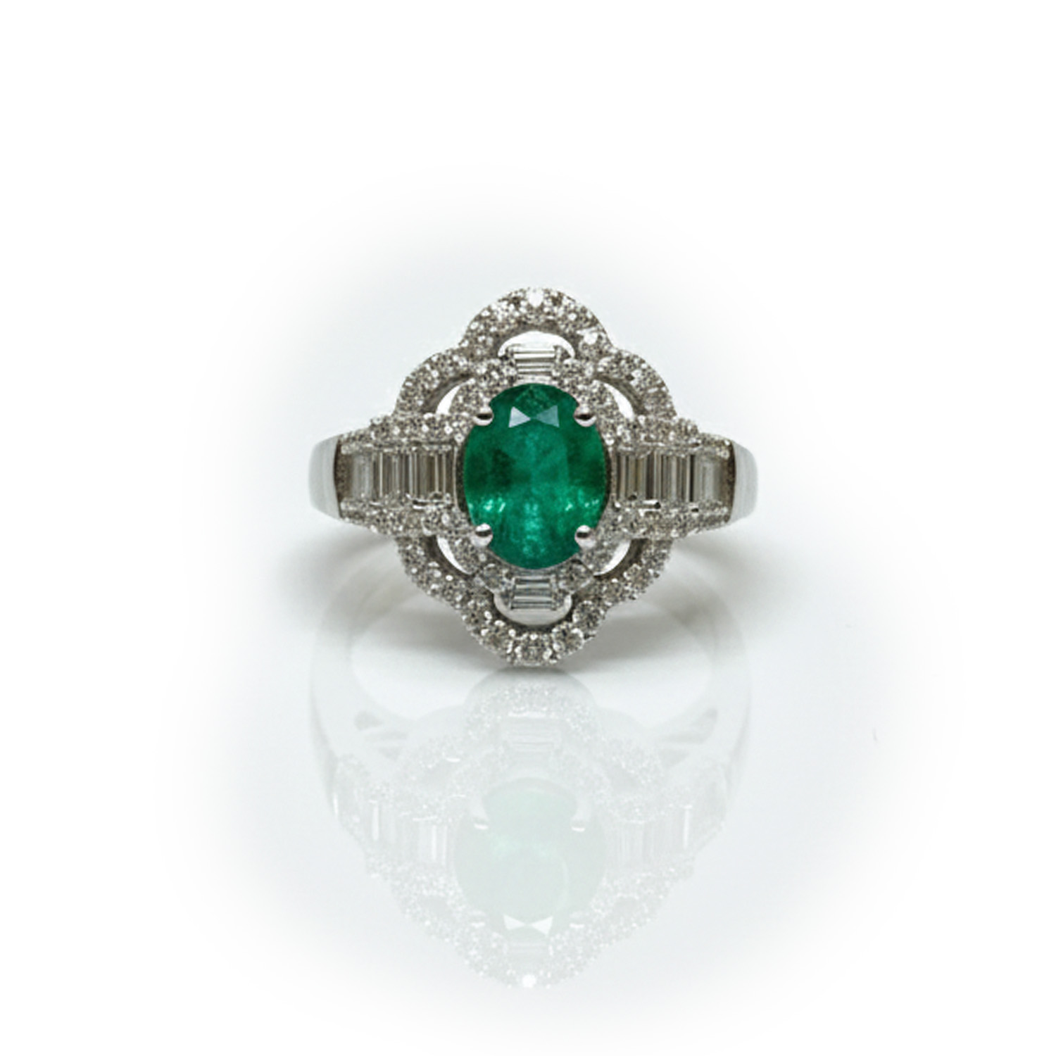 Emerald and diamonds ring.