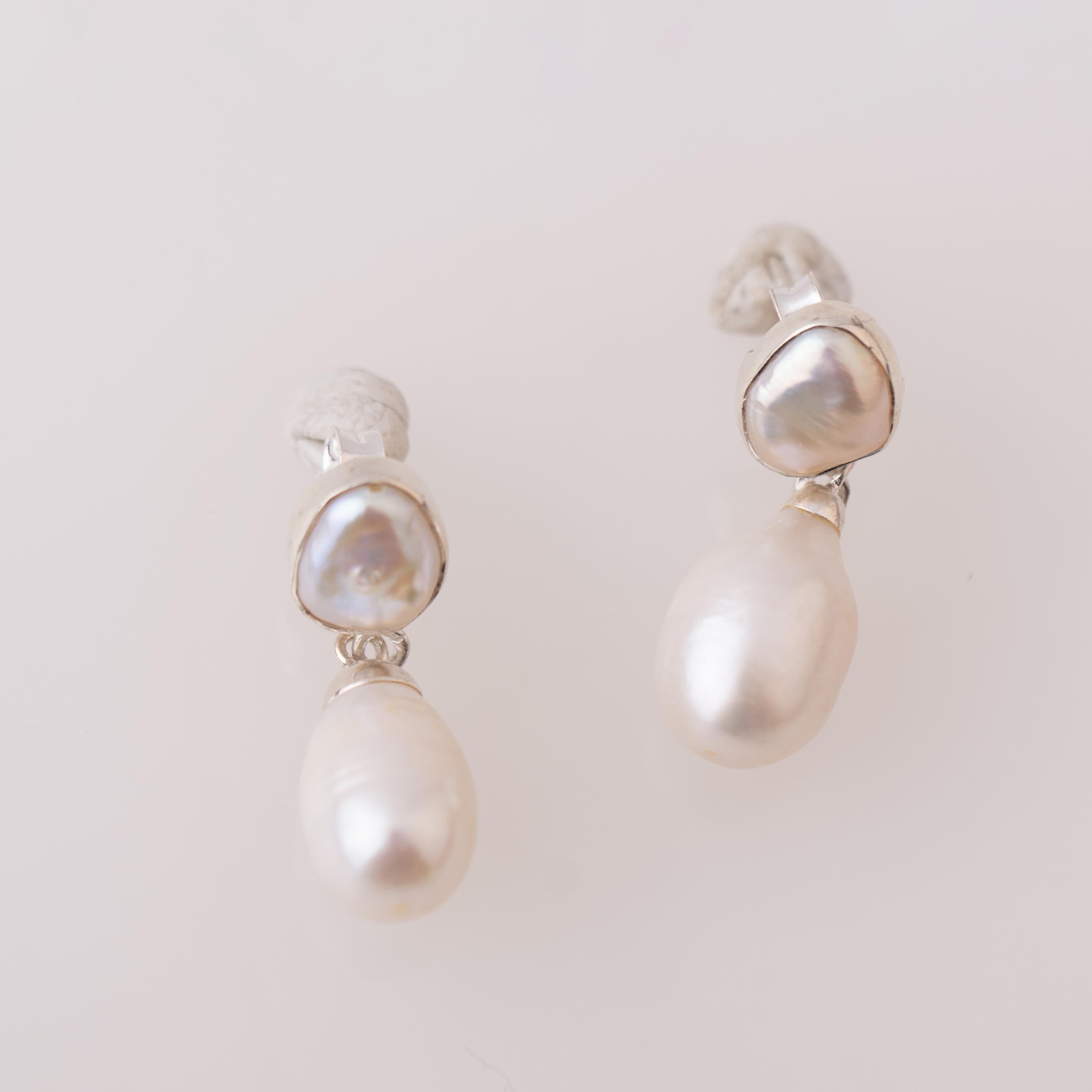 Pearls pendant earrings