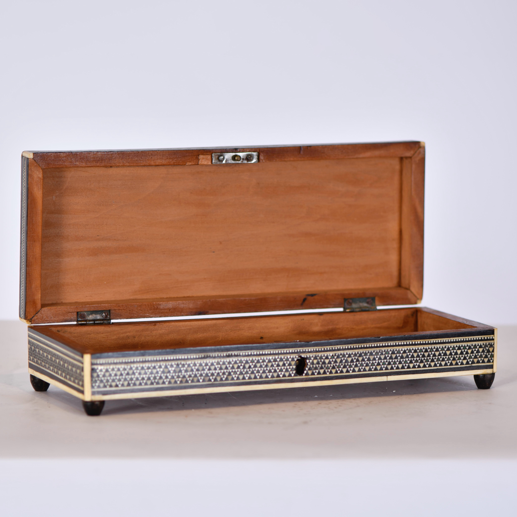 Anglo-Indian tea box, circa 1920.