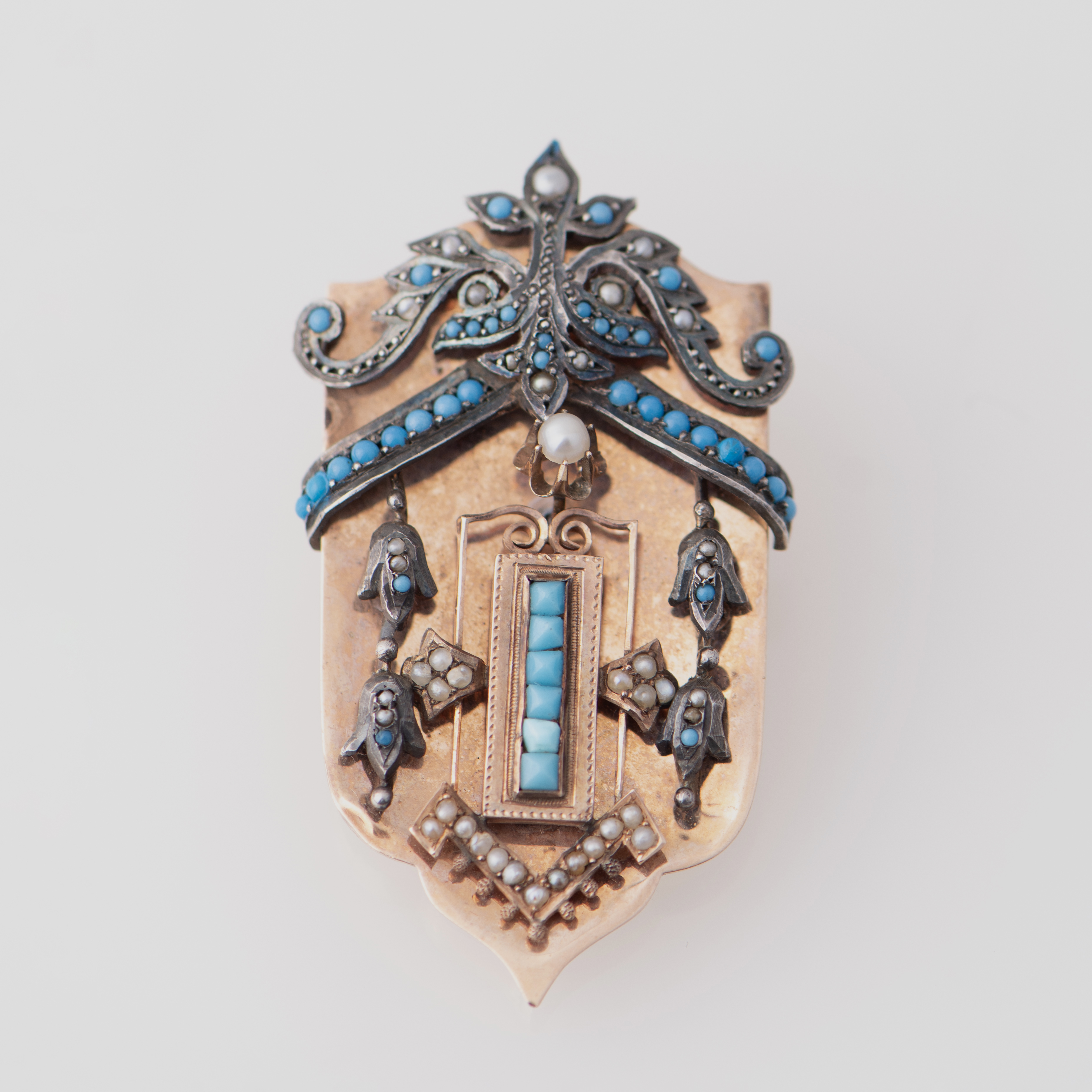 Noucentista pendant in the shape of a shield, early 20th ce