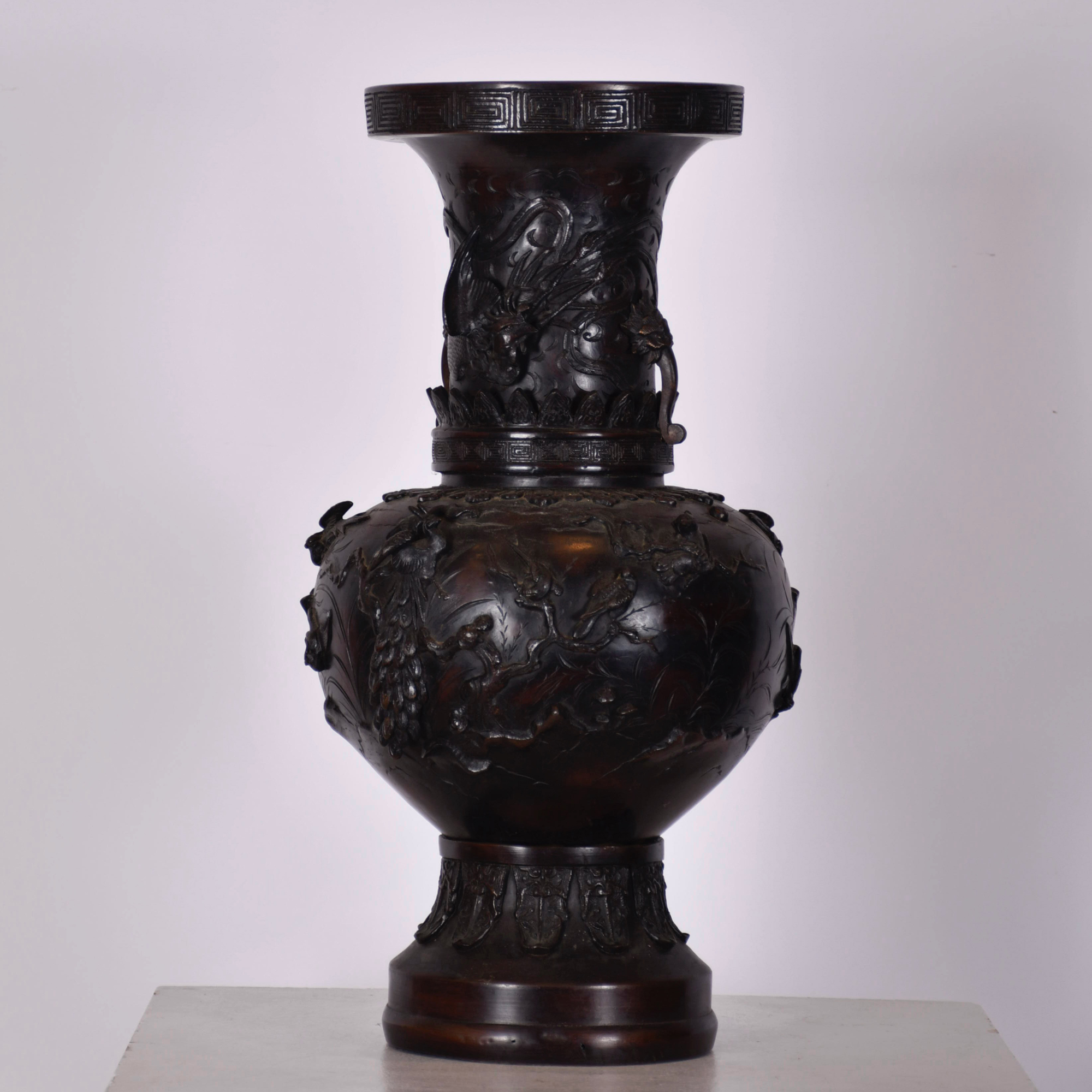 Pair of Chinese vases, early 20th century.