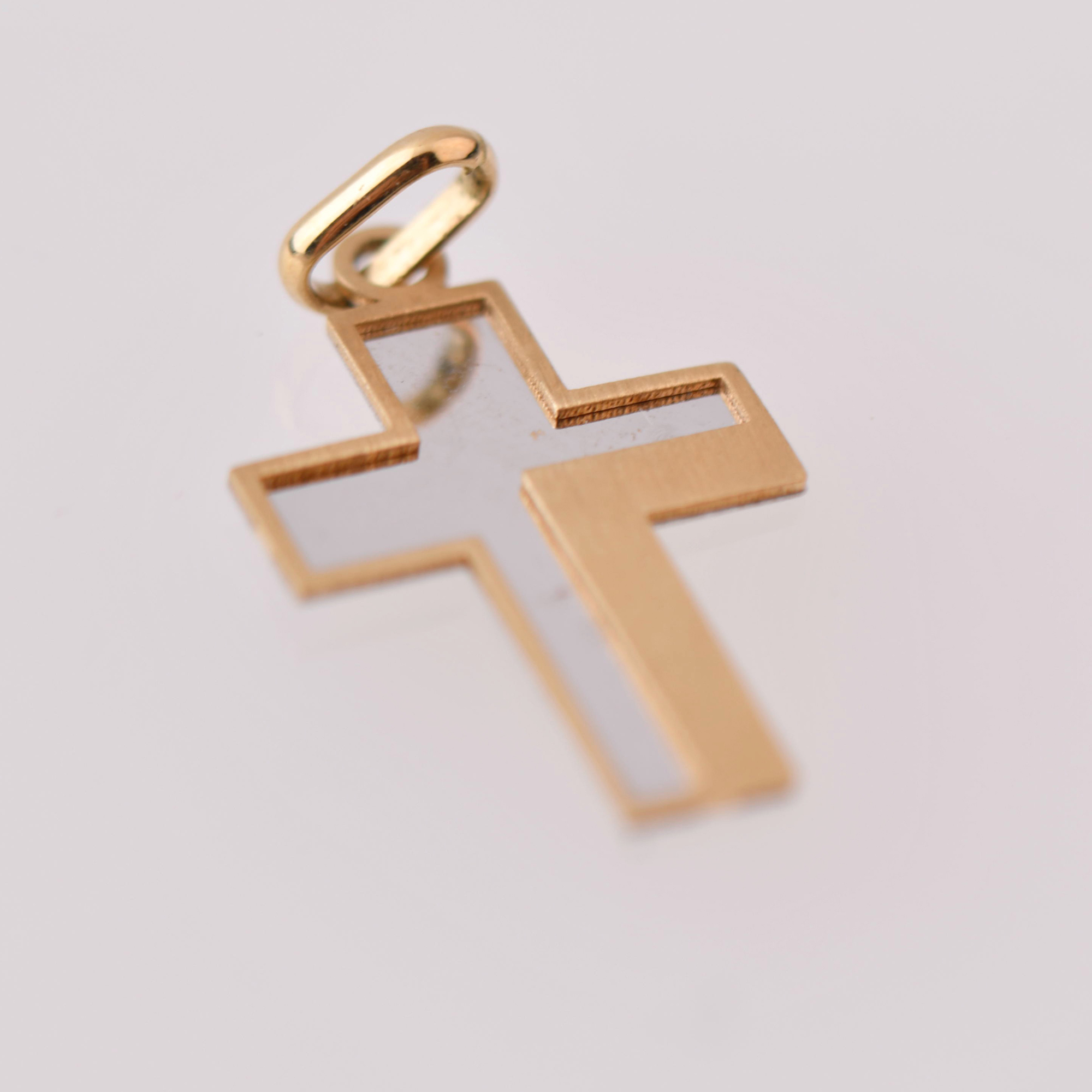 Cross-shaped pendant