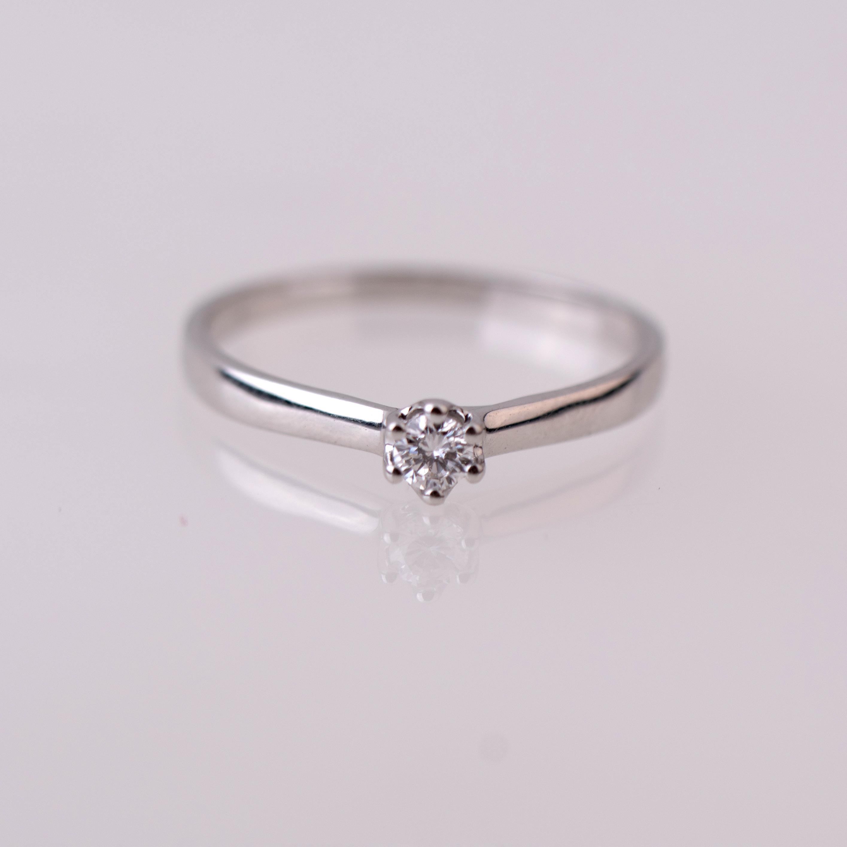 Solitaire ring