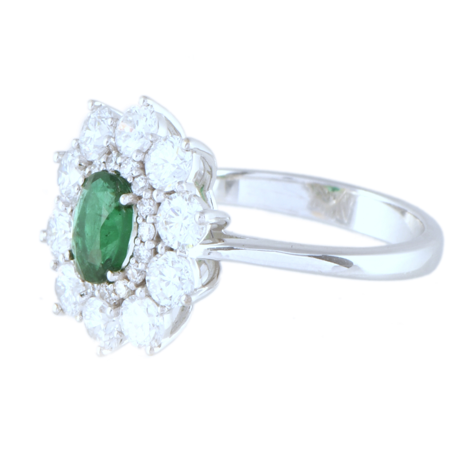 Sortija rosetón de diamantes y esmeralda