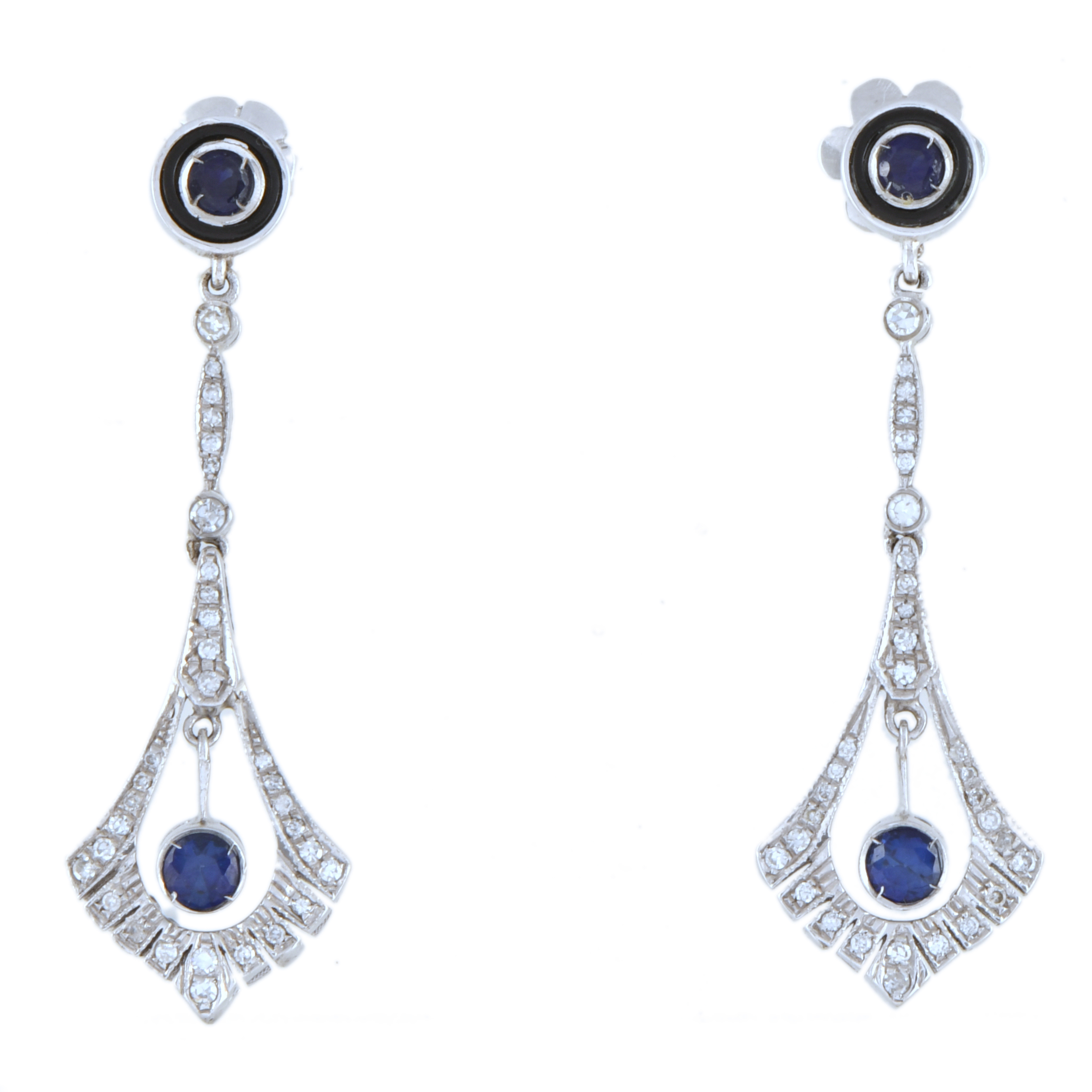 Pendientes estilo bélle epoque con zafiro ónix y diamantes.