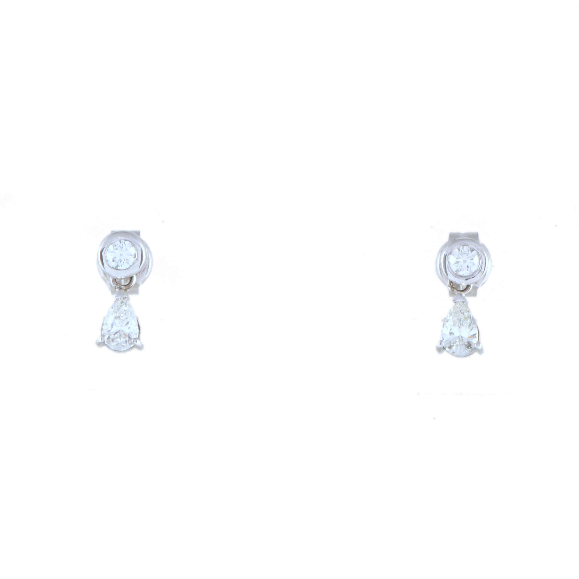 Pendientes con diamantes.