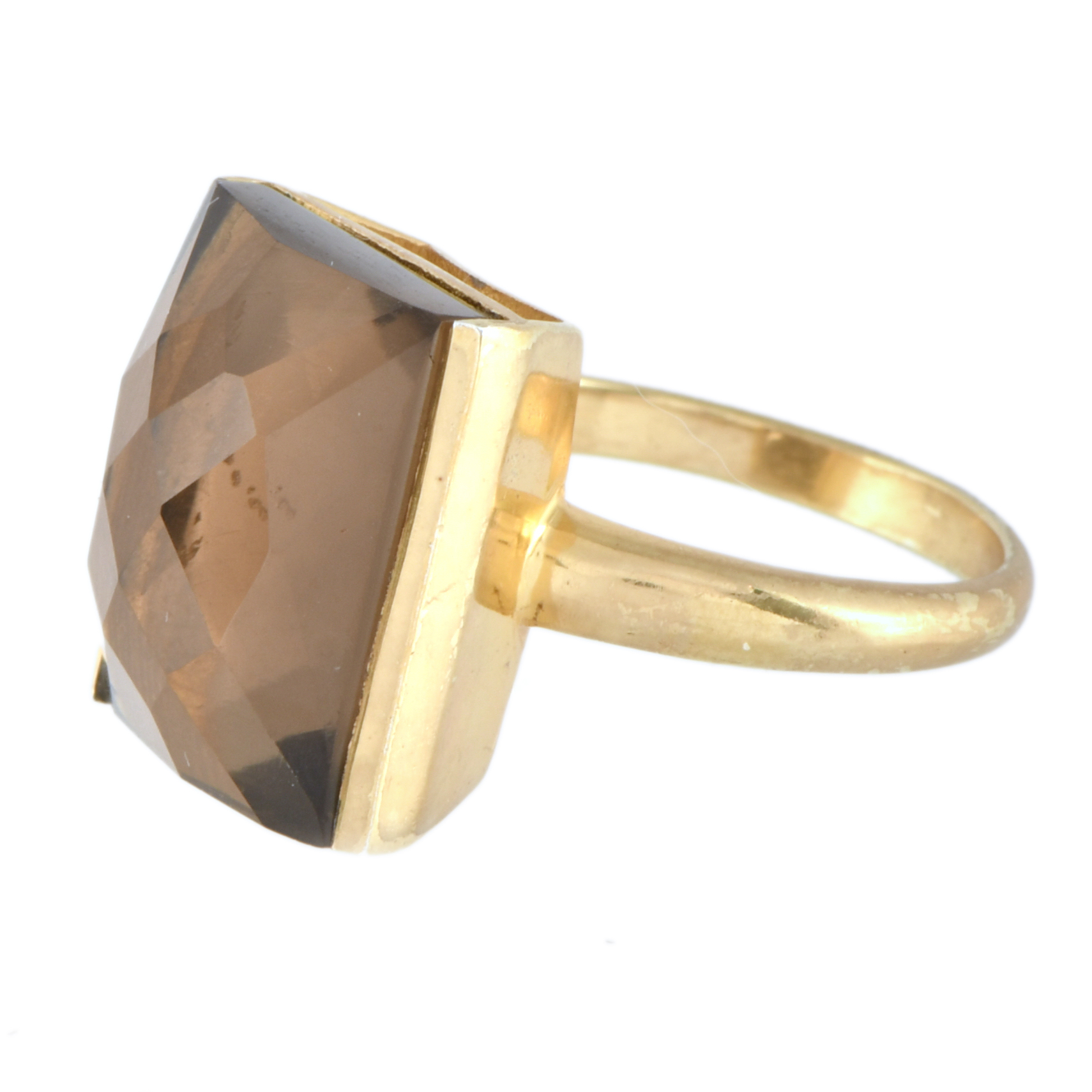 Anillo con cuarzo fumé.