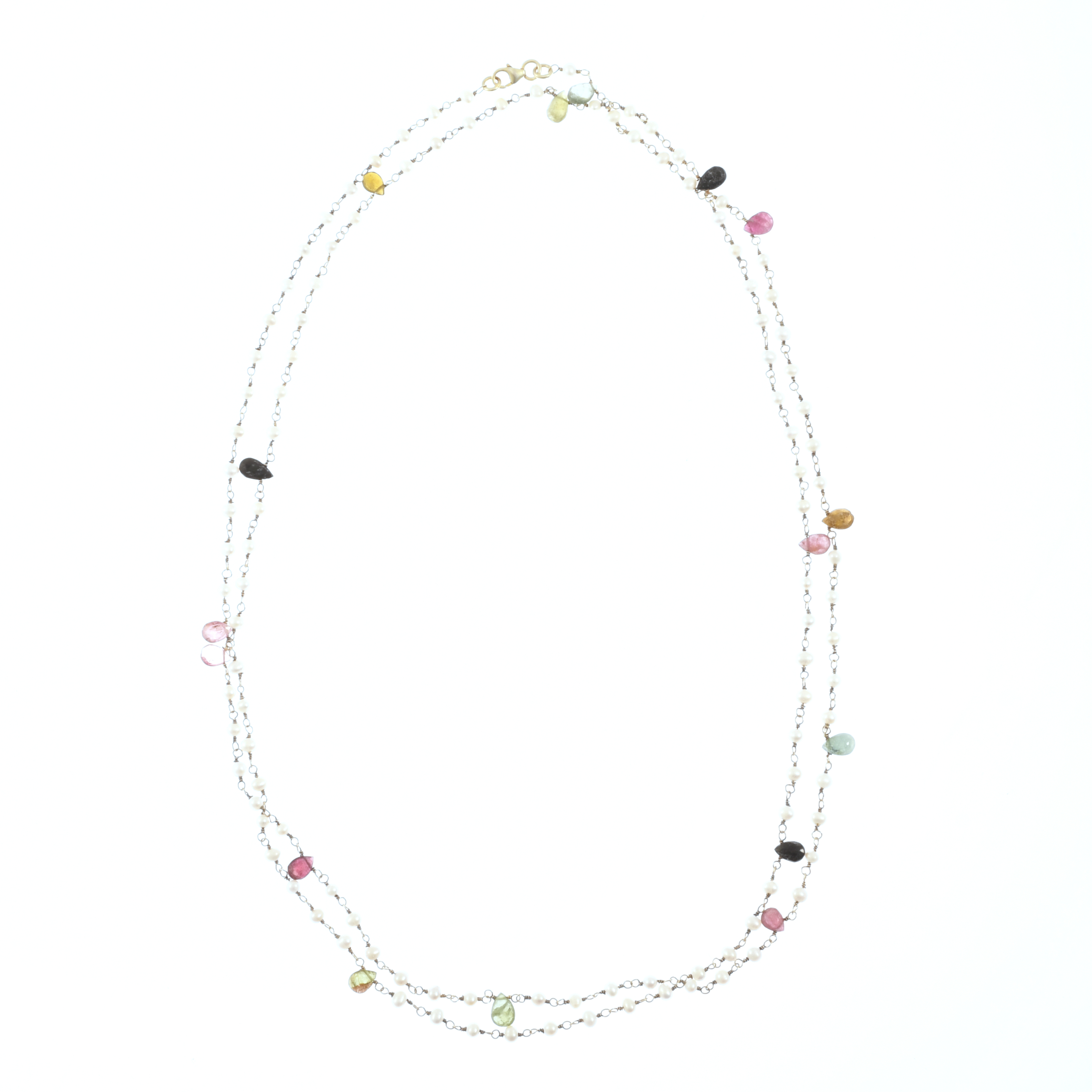 Collar con perla de río y zafiros multicolor.